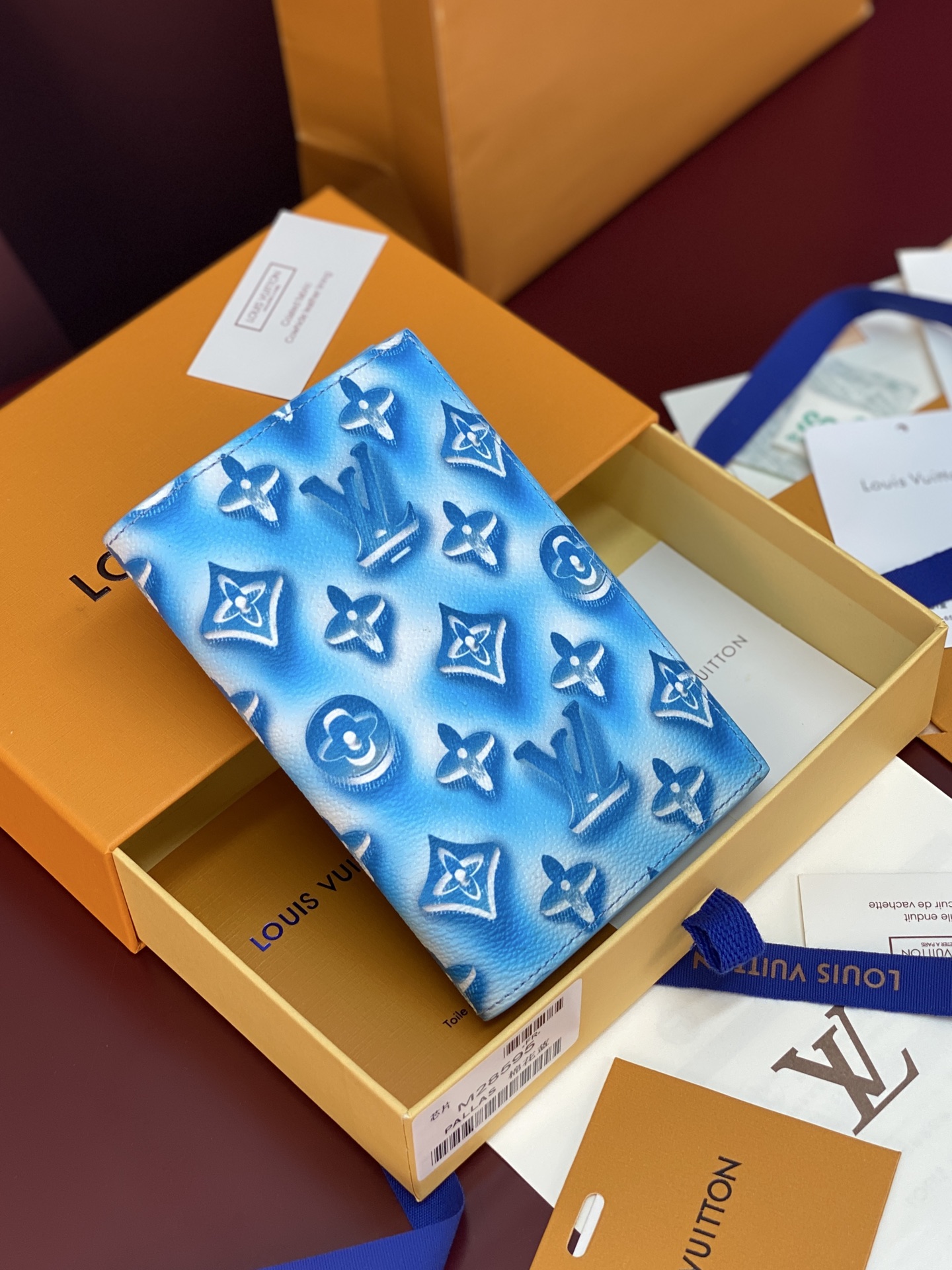 [Louis Vuitton] LV 루이비통 모노그램 포레스트 패스포트 커버 (코튼 블루) 여권 지갑