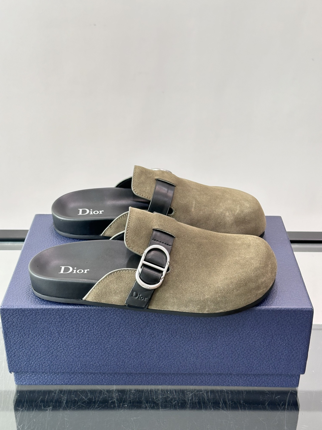 [Dior] 디올 아쿠아(Aqua) 스웨이드 뮬 / 슬라이드 슬리퍼 신발