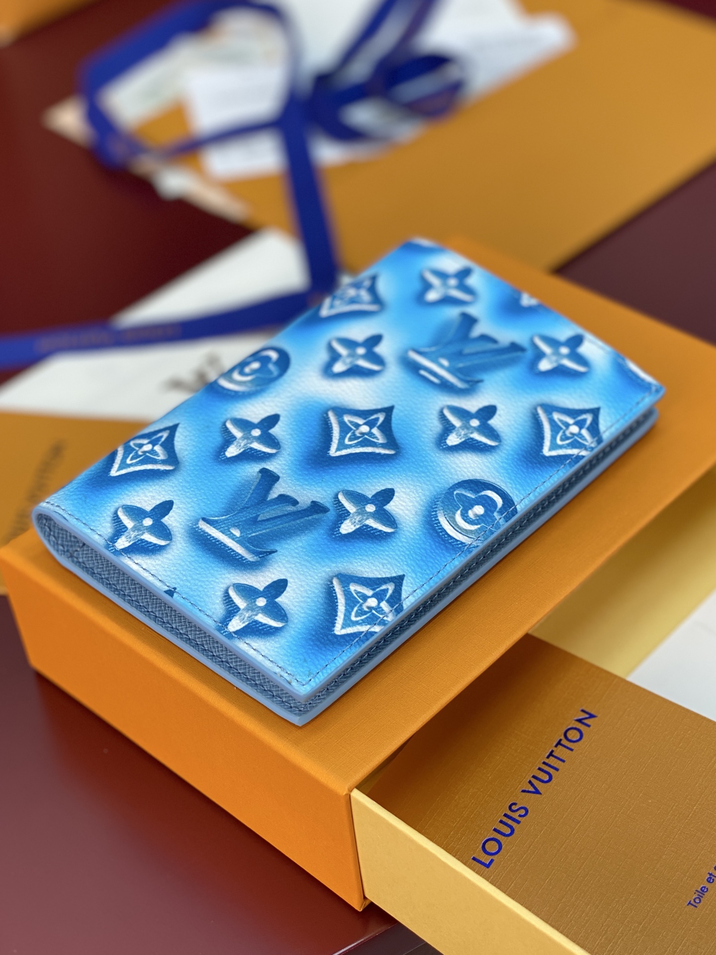 [Louis Vuitton] LV 루이비통 모노그램 포레스트 패스포트 커버 (코튼 블루) 여권 지갑