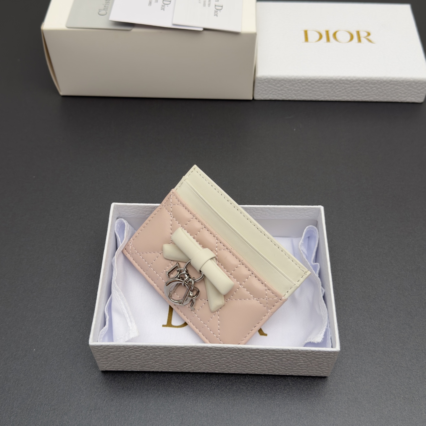 [Dior] 디올 Lady Freesia 레이디 프리지아 까나쥬 램스킨 카드 홀더 지갑