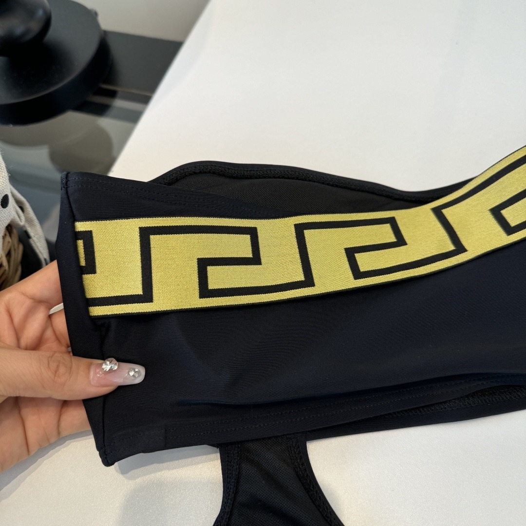 베르사체(VERSACE) 원숄더 컷아웃 수영복 의류