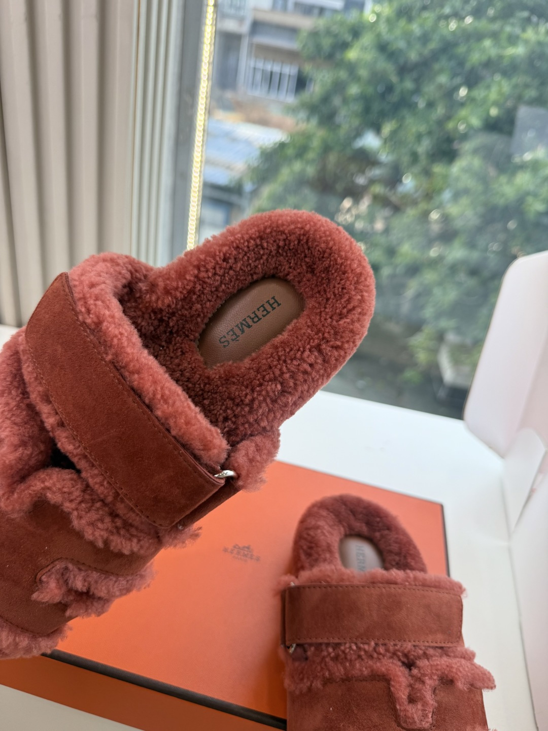 에르메스(HERMES) 시어링 퍼 뮬 슬리퍼 신발