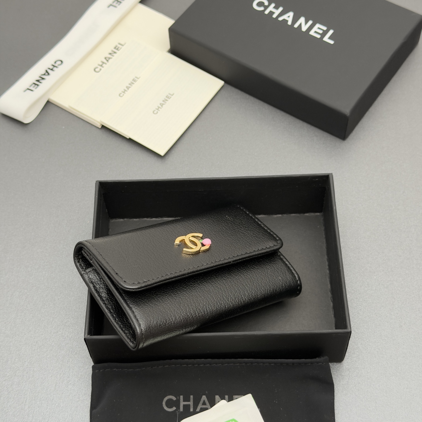 [Chanel] 샤넬 메탈 로고 스냅 카드 지갑