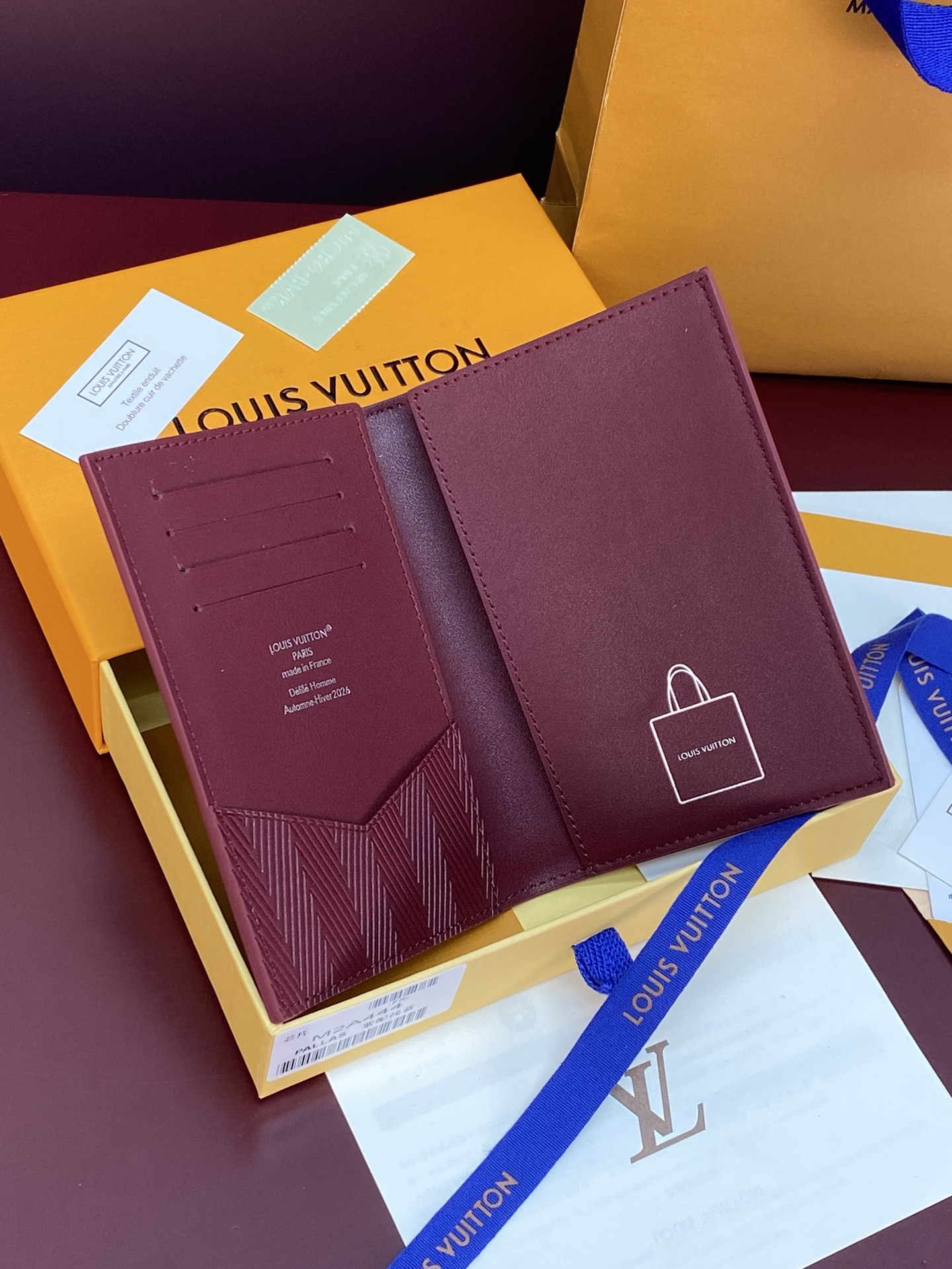 [Louis Vuitton] LV Packaging 루이비통 쇼퍼백 모티브 패스포트 홀더 지갑 M2A444