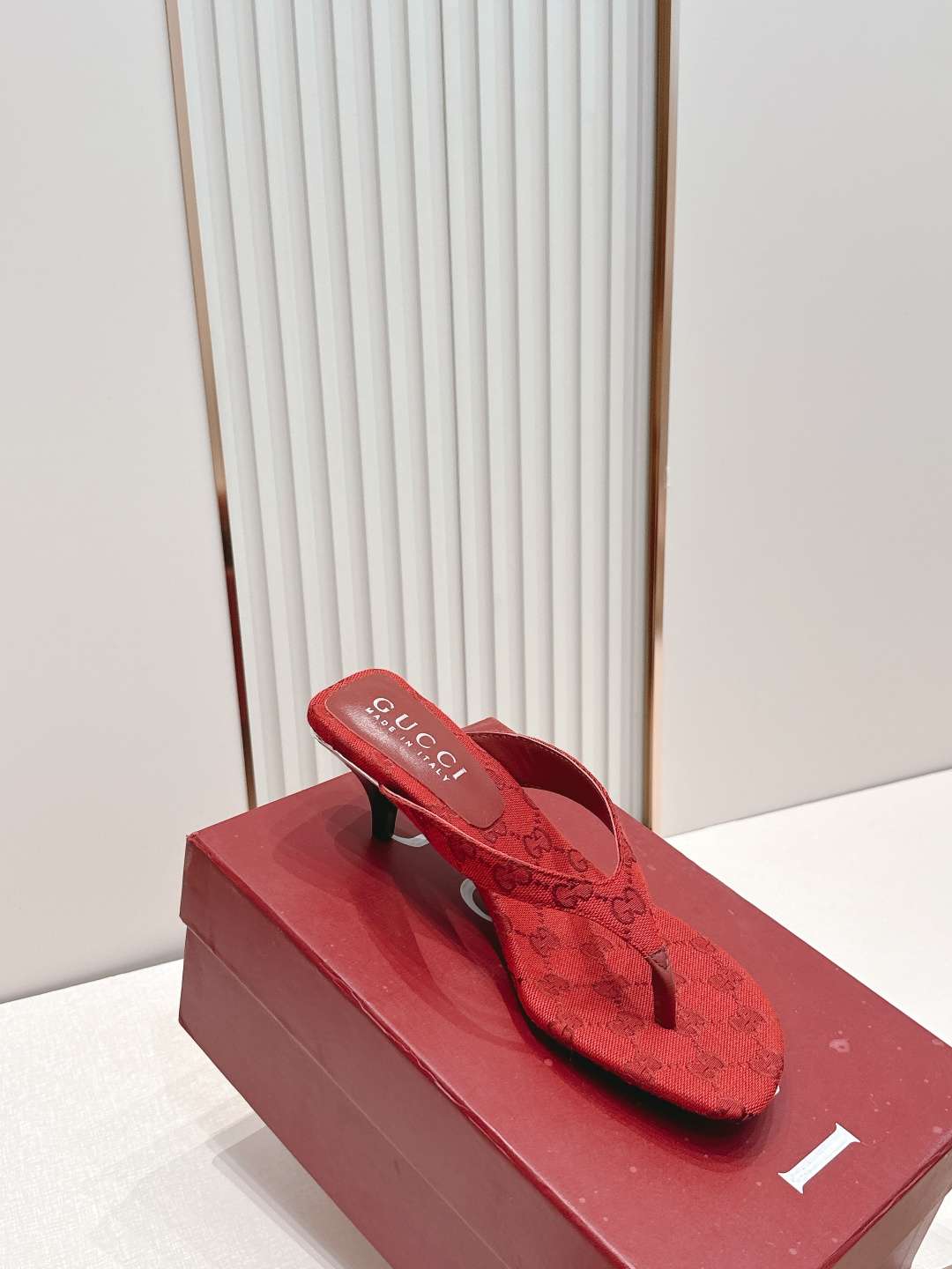 구찌(GUCCI) 모노그램 토포스트 미들힐 신발