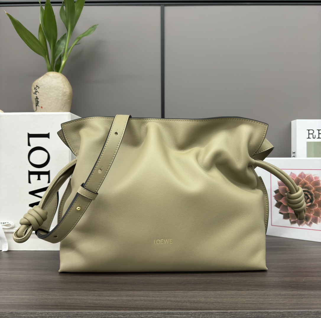 LOEWE 로에베 Flamenco 플라멩코 나파 카프스킨 숄더/클러치백 (미디엄) 가방 / 262386