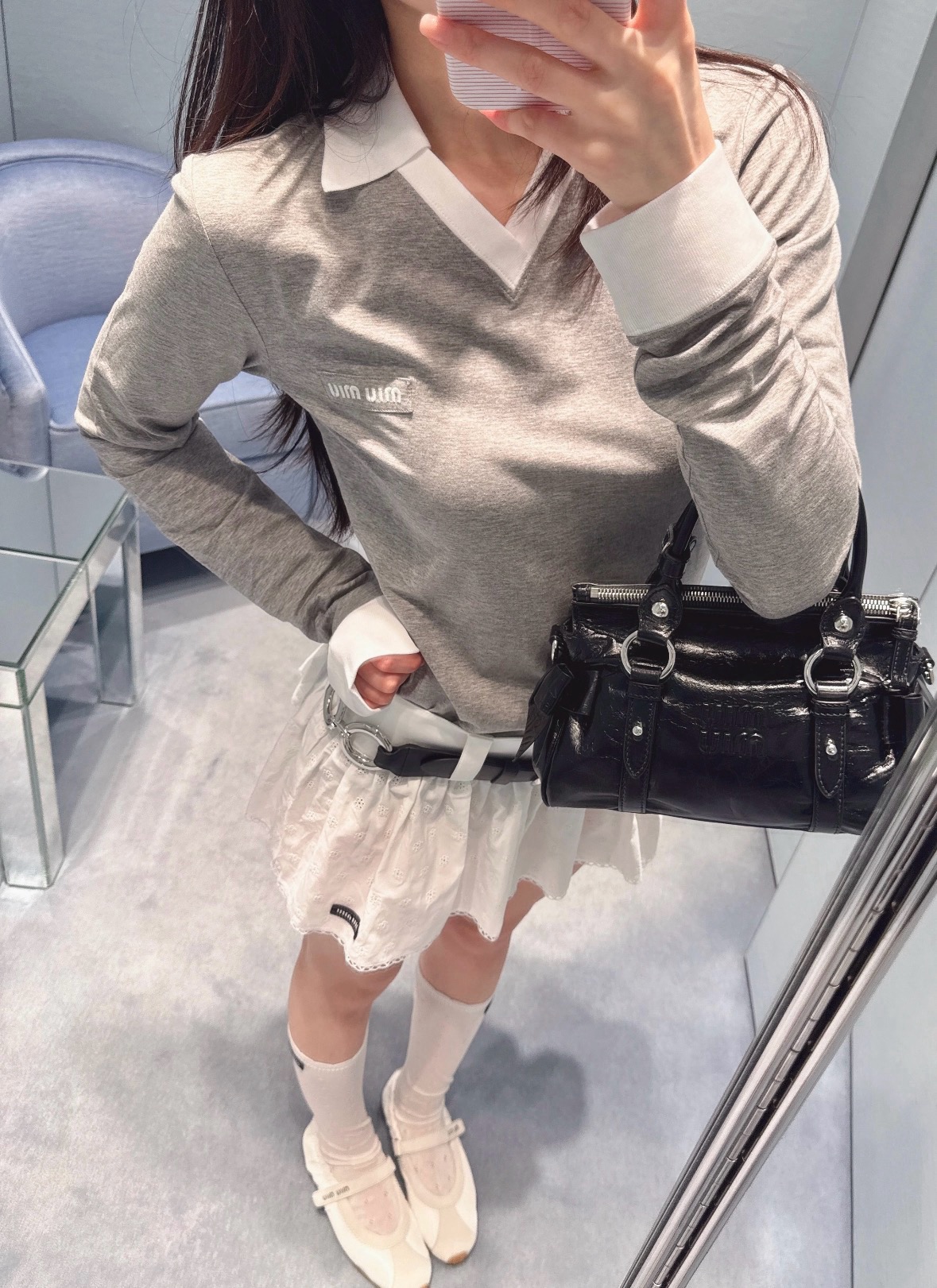미우미우(MIU MIU) 배색 폴로 칼라 크롭 긴팔 티셔츠 상의 의류