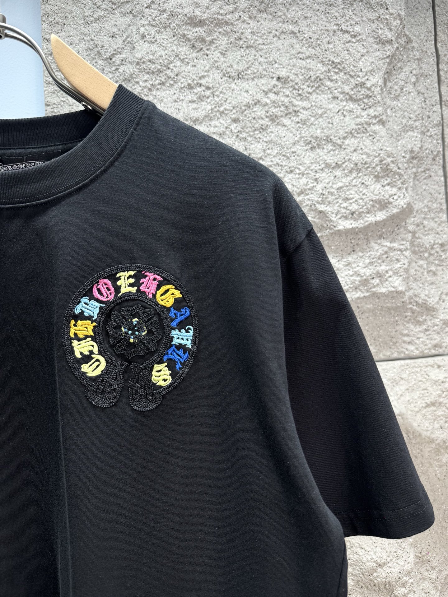 크롬하츠(CHROME HEARTS) 컬러 산스크리트 반팔 티셔츠 상의 의류