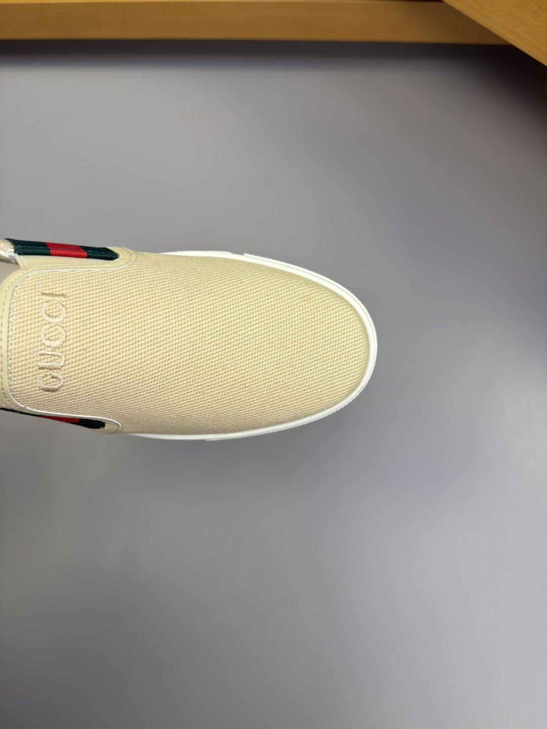 [Gucci] 구찌 스톤 엠보스 레더 믹스 스니커즈 슬립온 신발