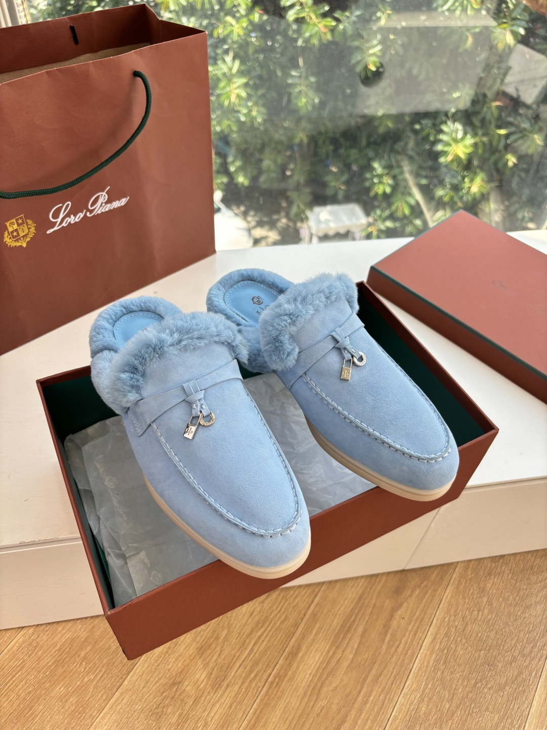 로로피아나(Loro Piana) 커플 퍼 트리밍 스웨이드 뮬 슬리퍼 신발