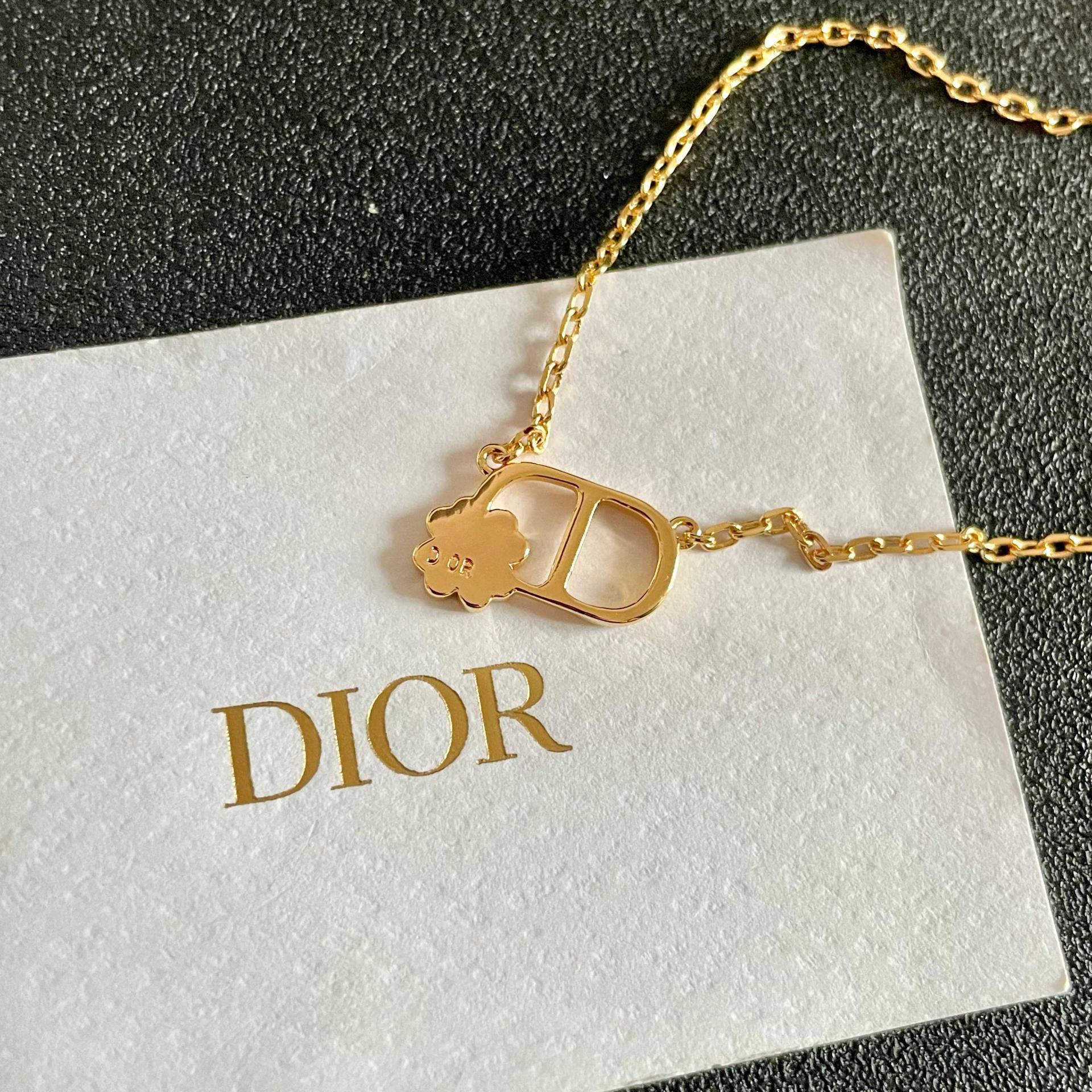 디올(DIOR) 빈티지 브라스 펜던트 목걸이 악세사리
