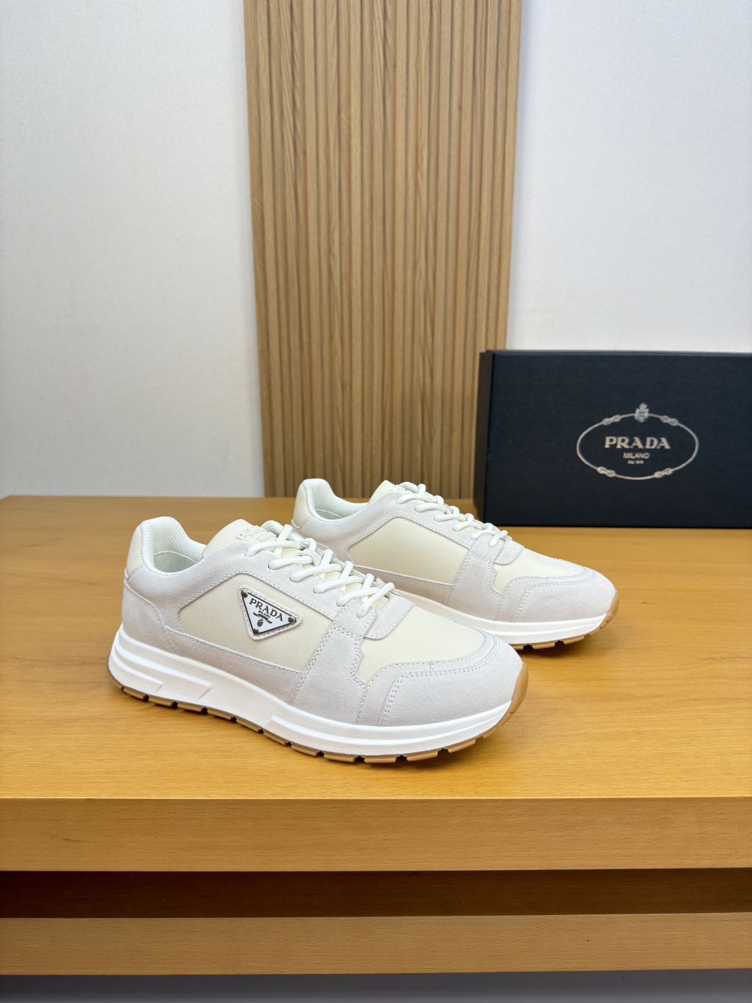 [Prada] 프라다 프리미엄 스웨이드 & 하이글로시 패브릭 콤비 스니커즈 신발