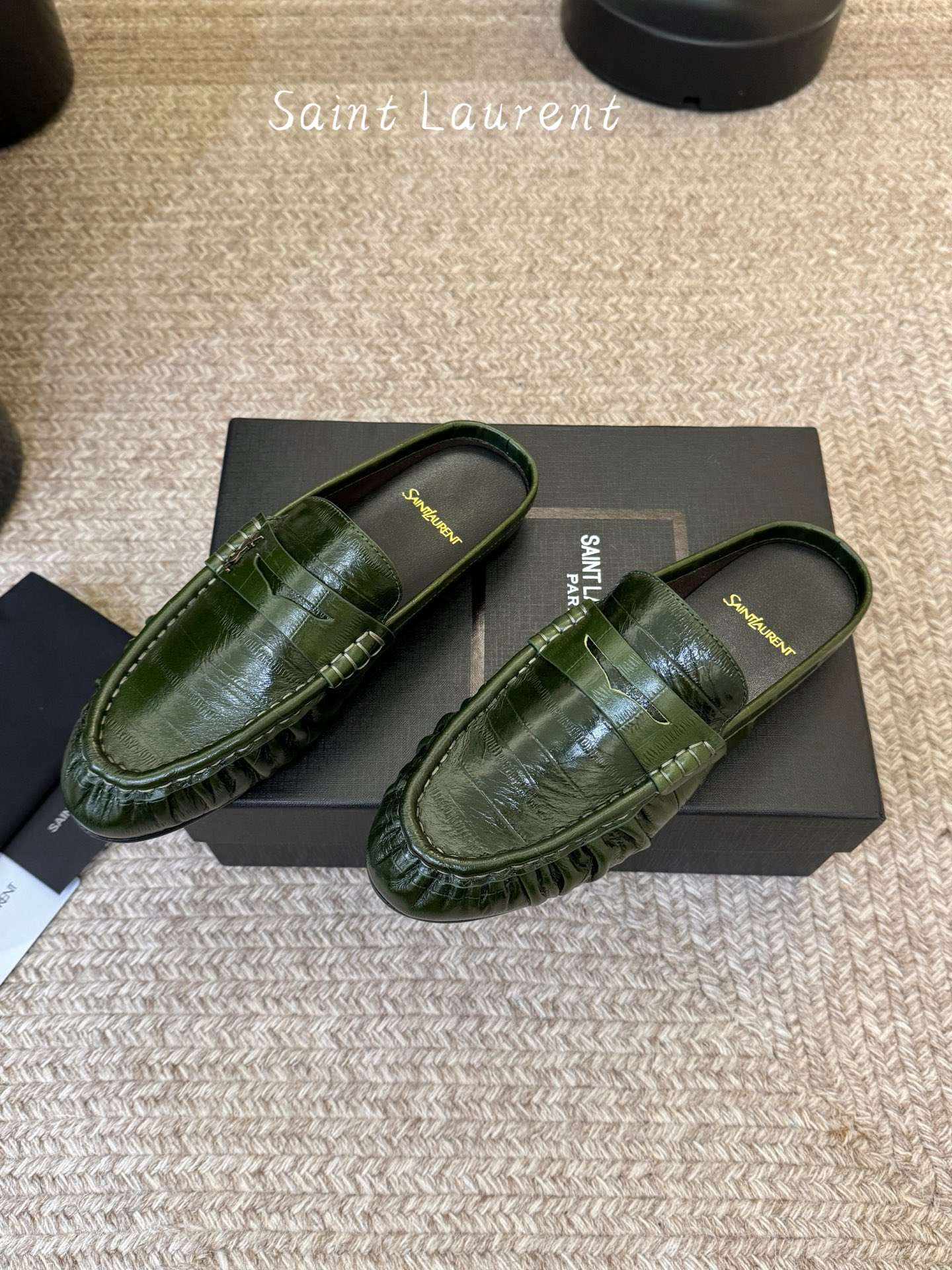 생로랑(SAINT LAURENT) 카프 레더 페니 백리스 로퍼 신발
