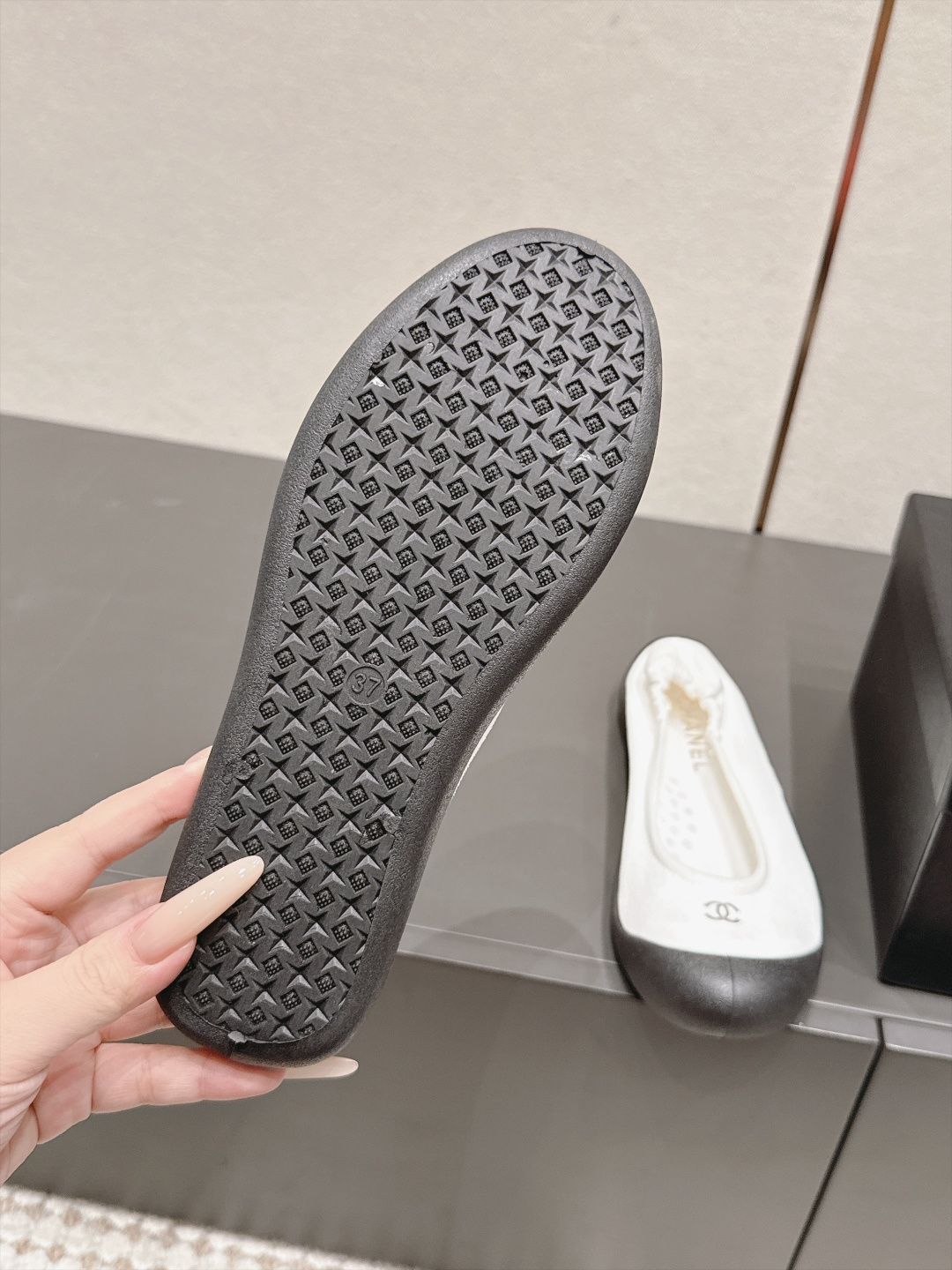 샤넬(CHANEL) 스웨이드 밴딩 힐 플랫 신발