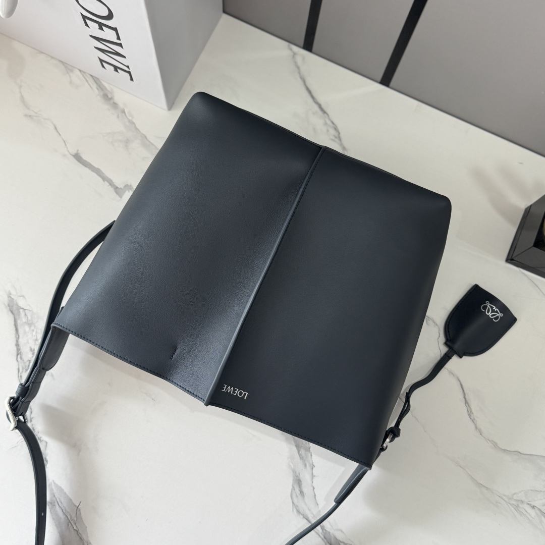 LOEWE 로에베 미디움 스무스 Bilbao 빌바오 트라페즈 버킷 백 가방