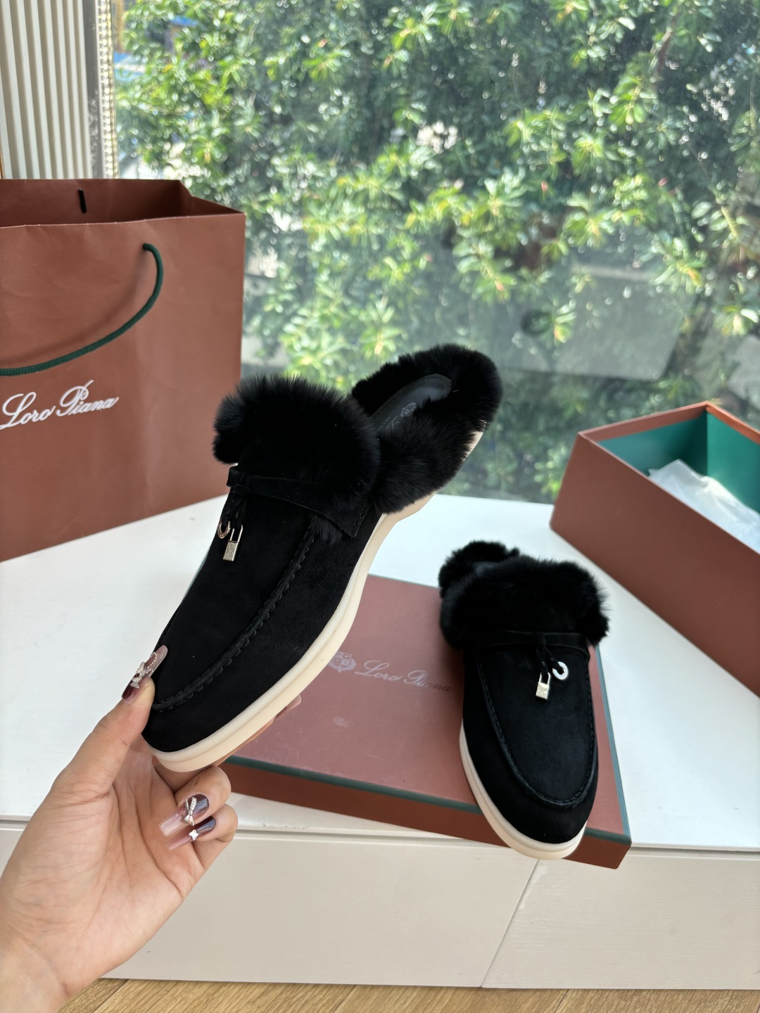 로로피아나(Loro Piana) 커플 퍼 트리밍 스웨이드 뮬 슬리퍼 신발