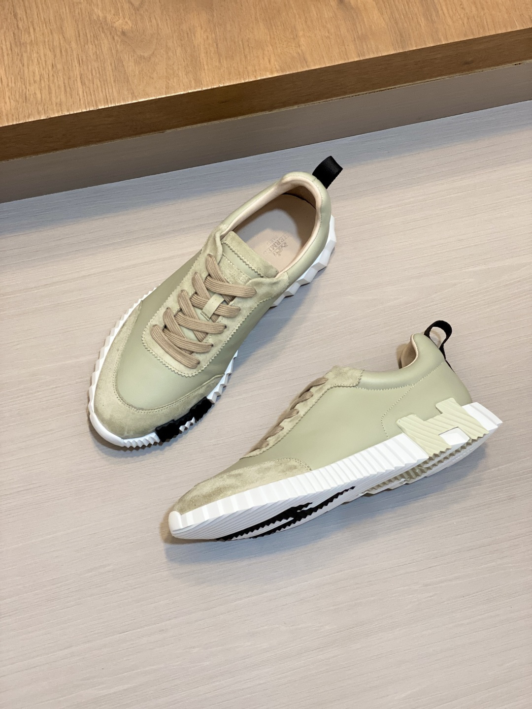 [Hermes] 에르메스 바운싱(Bouncing) 프리미엄 카프스킨 & 고트스킨 스니커즈 신발