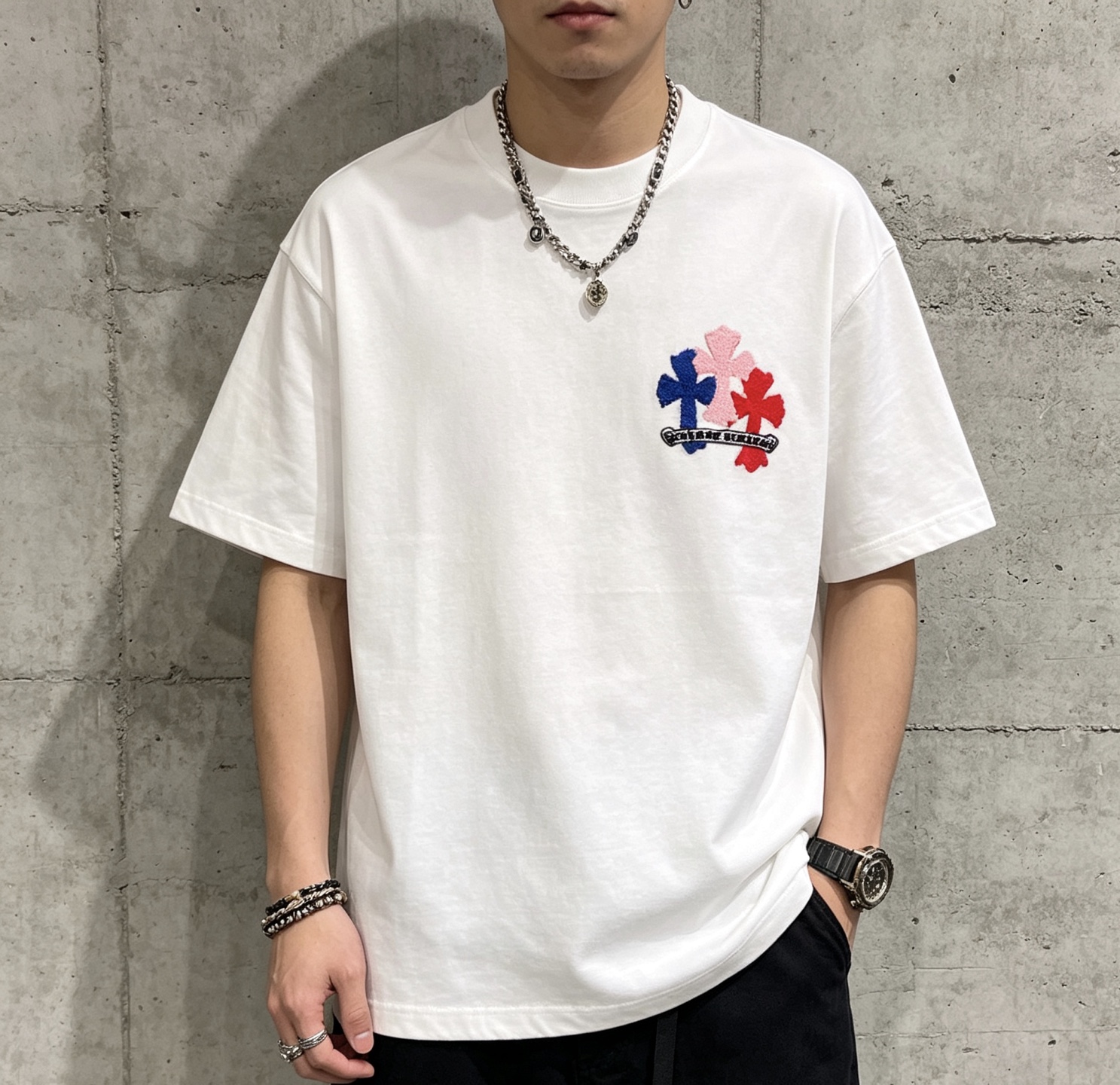 크롬하츠(CHROME HEARTS) 컬러 십자가 자수 반팔 티셔츠 의류