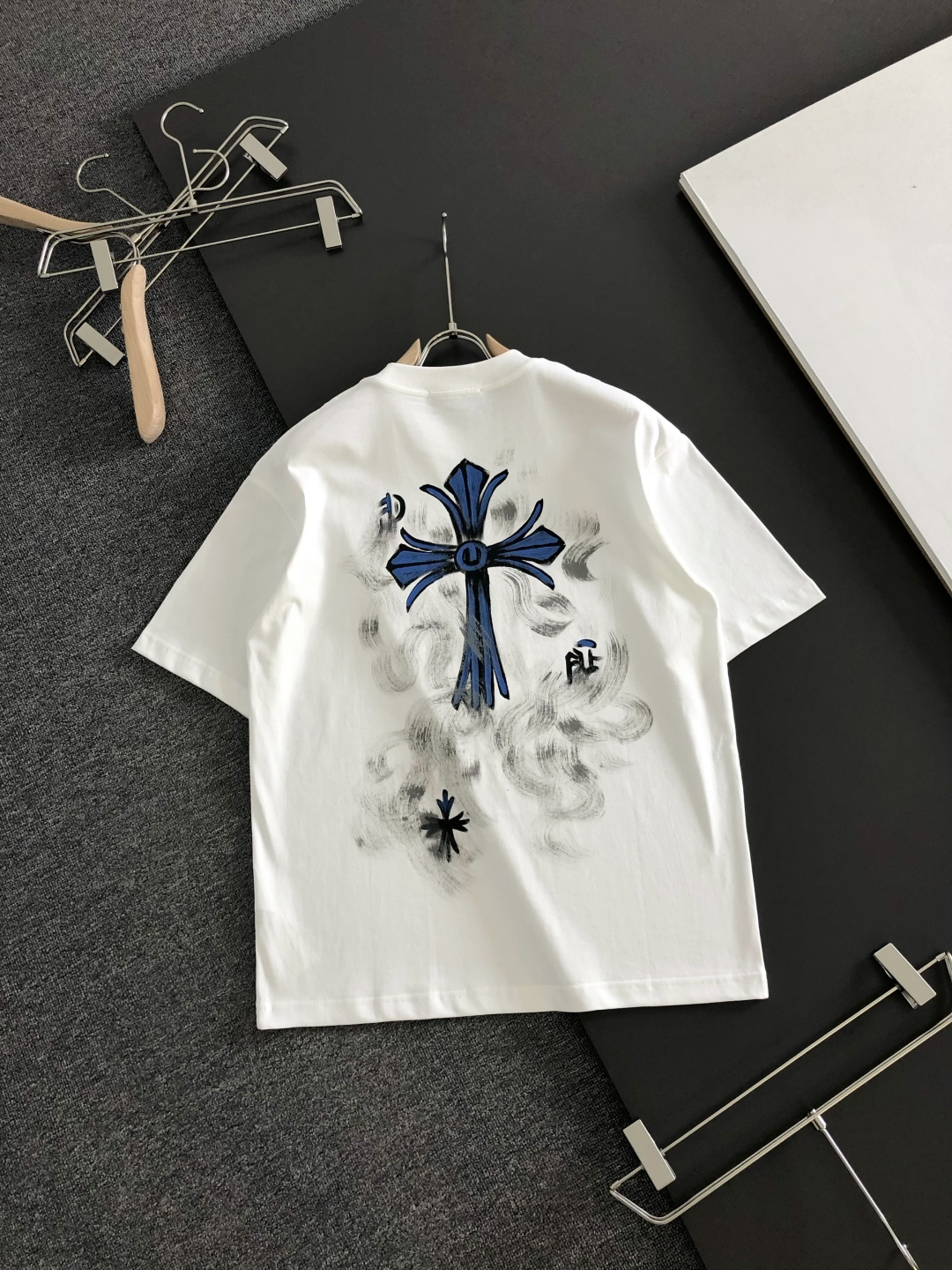 크롬하츠(CHROME HEARTS) 핸드드로잉 크로스 반팔 티셔츠 상의 의류