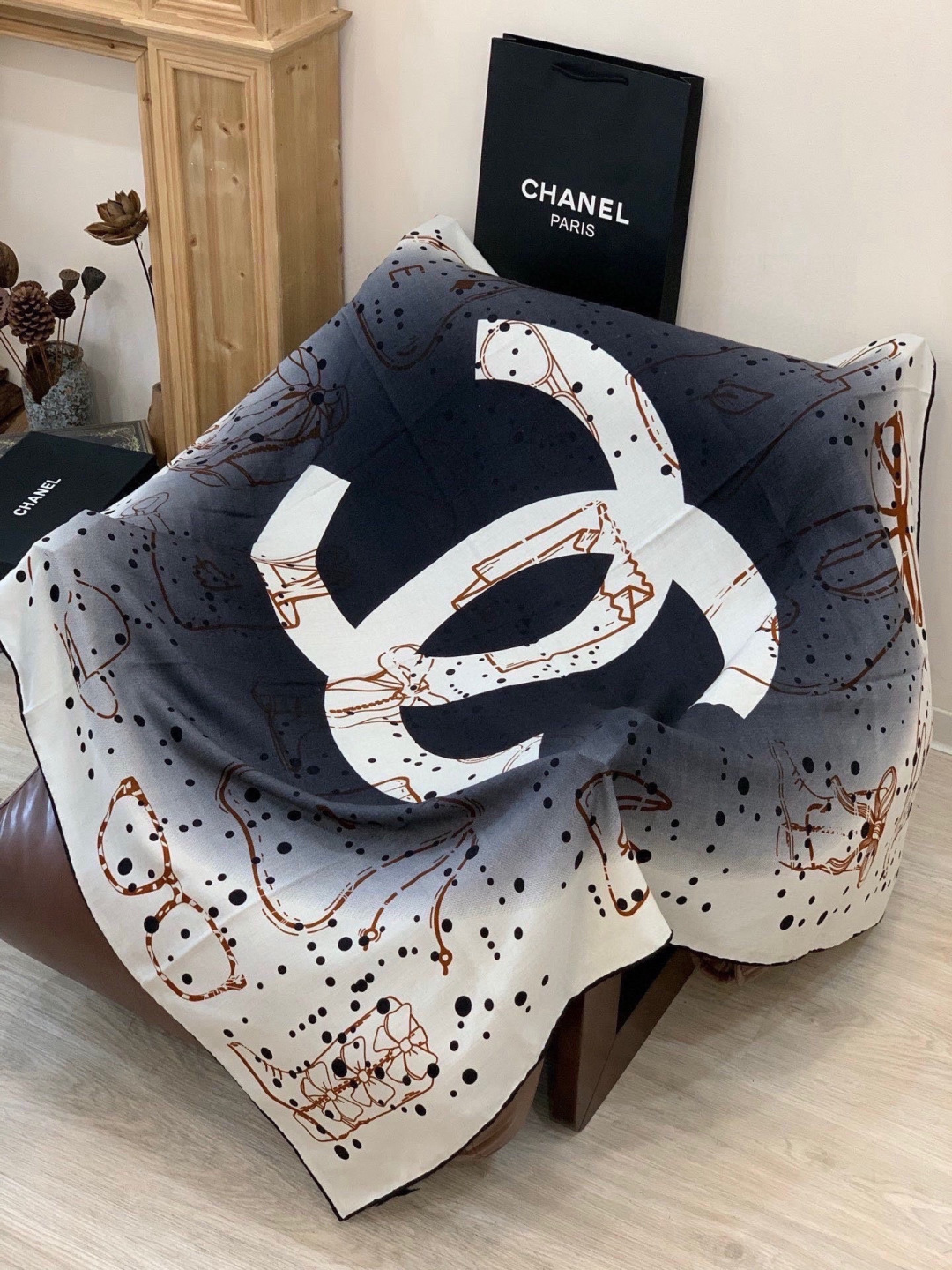 샤넬(CHANEL) 양면 벨벳 캐시미어 실크 목도리 스카프