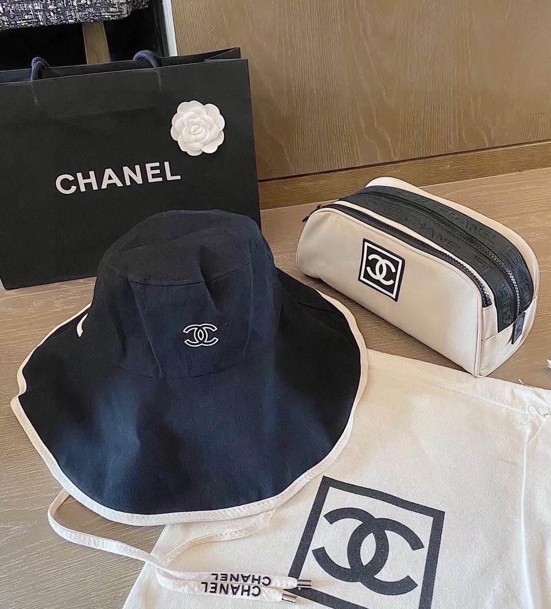 샤넬(CHANEL) 와이드 브림 버킷햇 모자