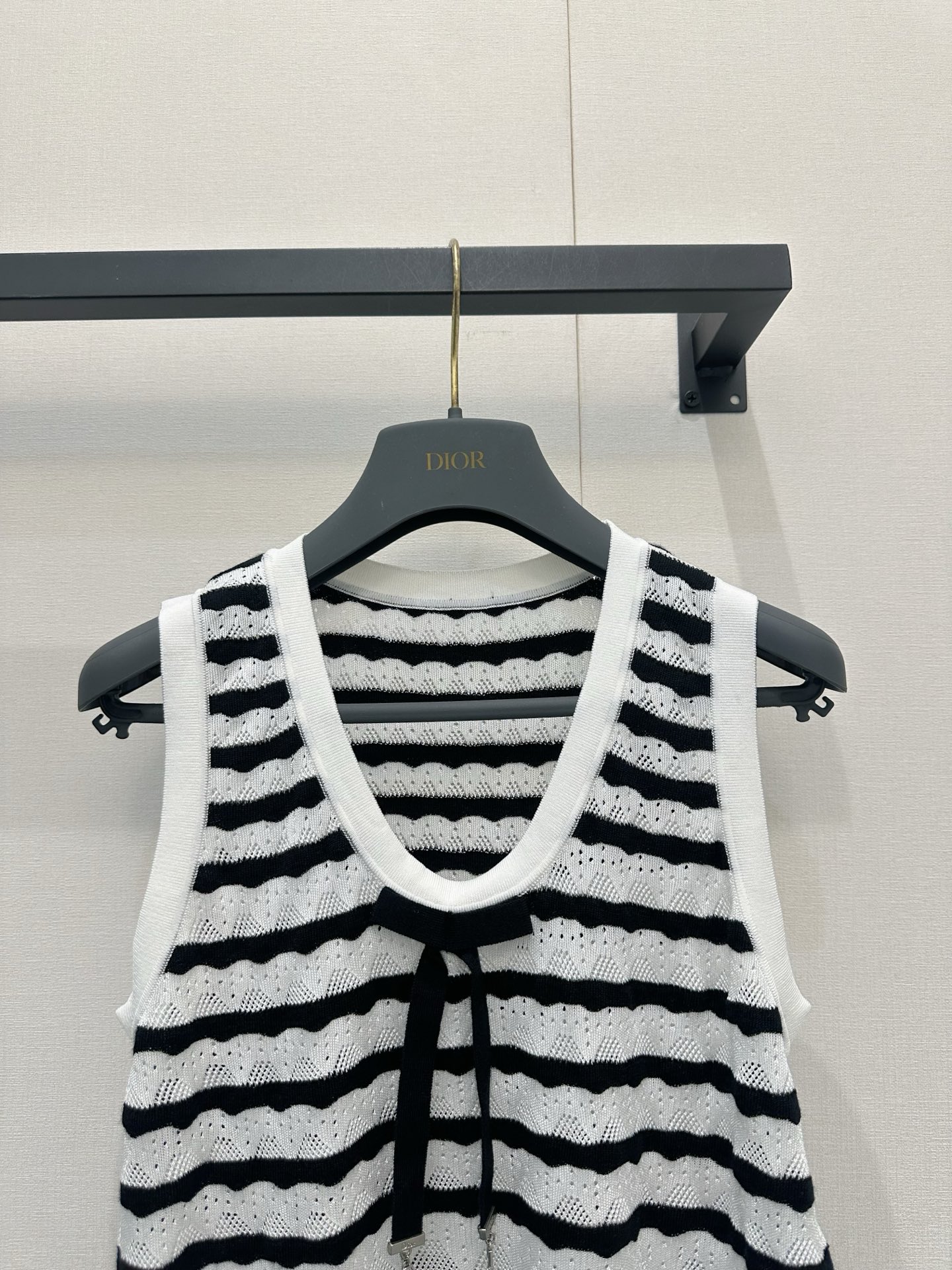 디올(DIOR) 다이아 펀칭 니트 베스트 의류