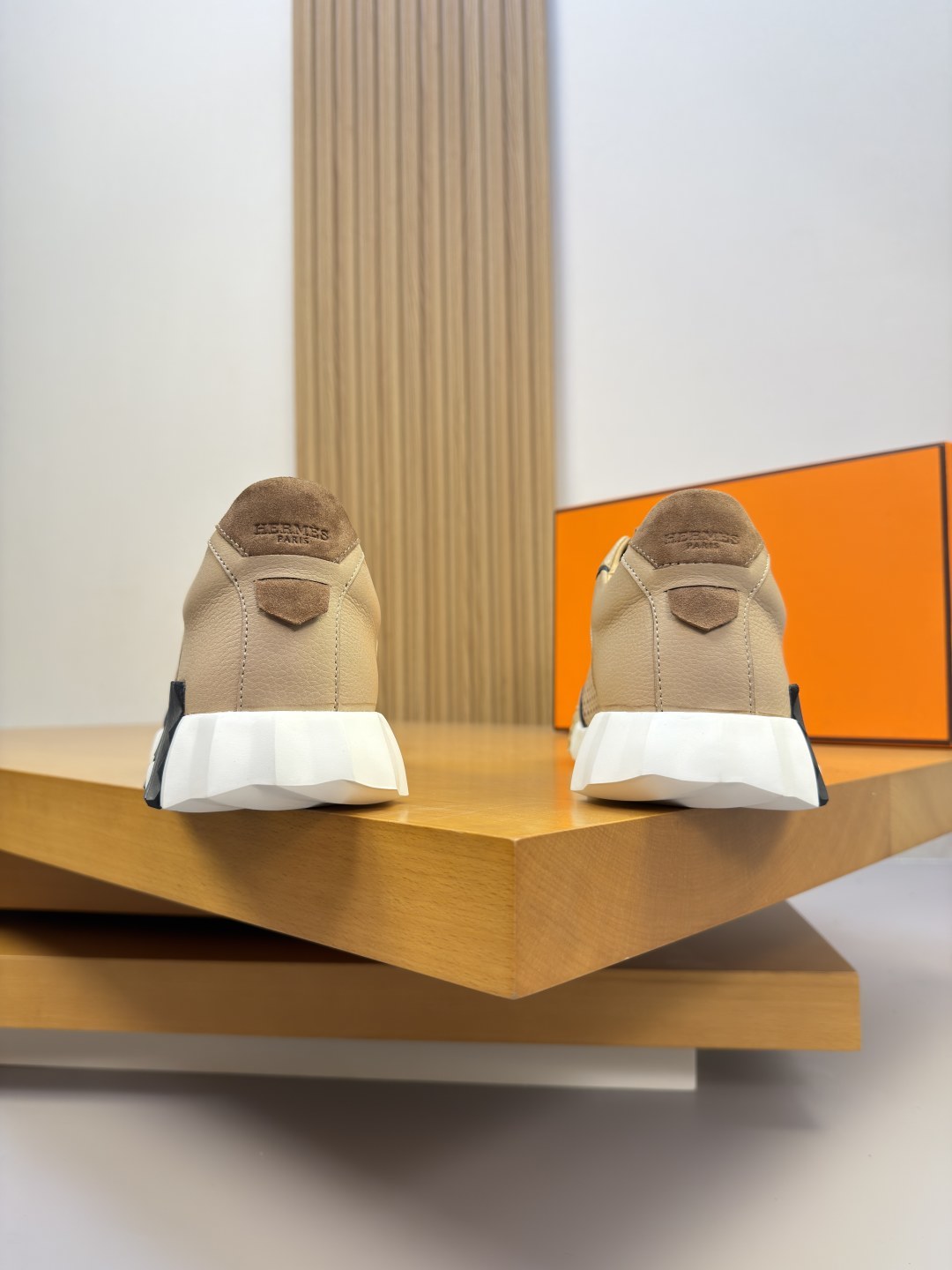 [Hermes] 에르메스 나파 다이아몬드 퍼포레이티드 & 스웨이드 콤비 스니커즈 신발