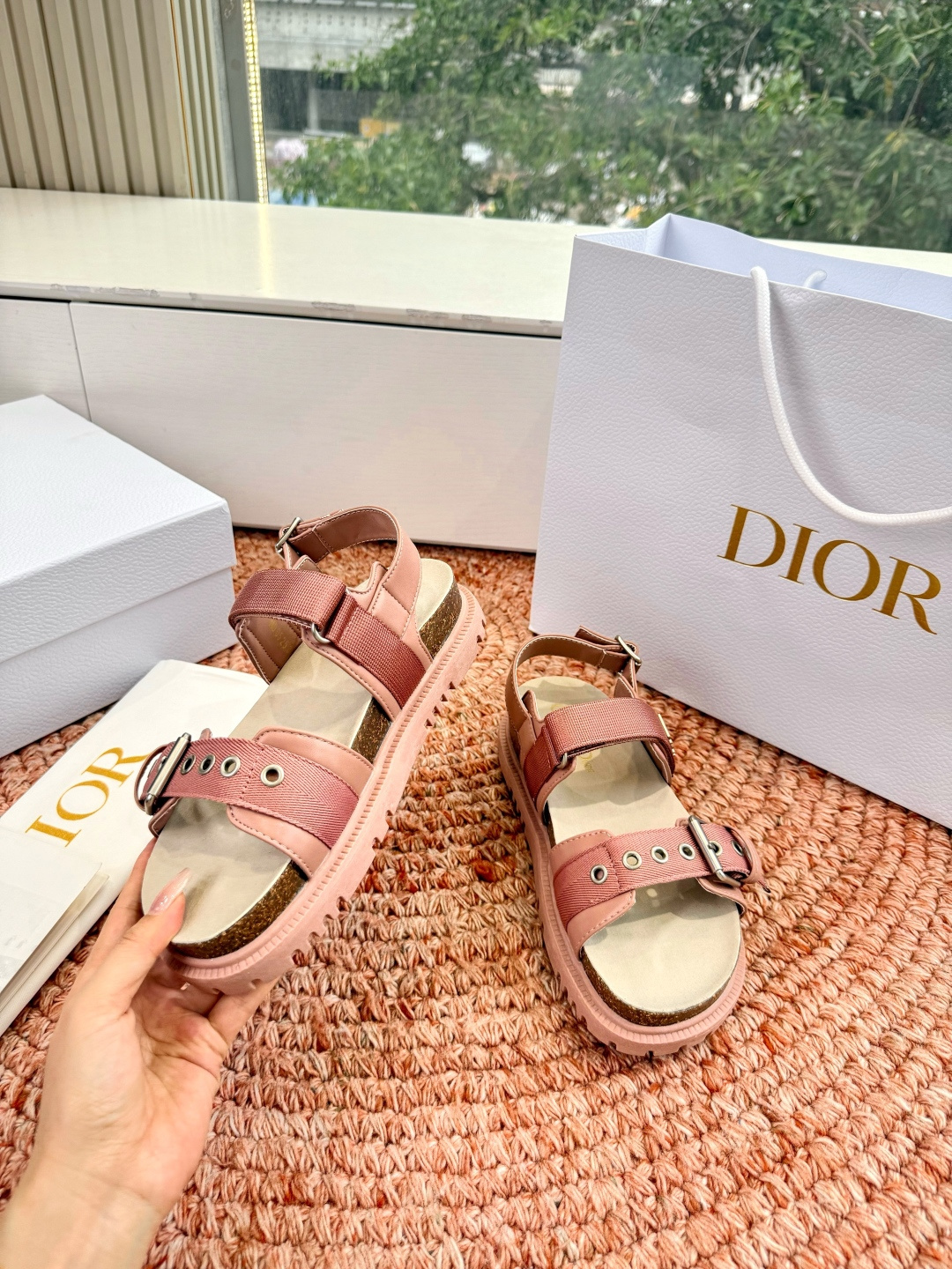 디올(DIOR) CD 버클 샌들 신발