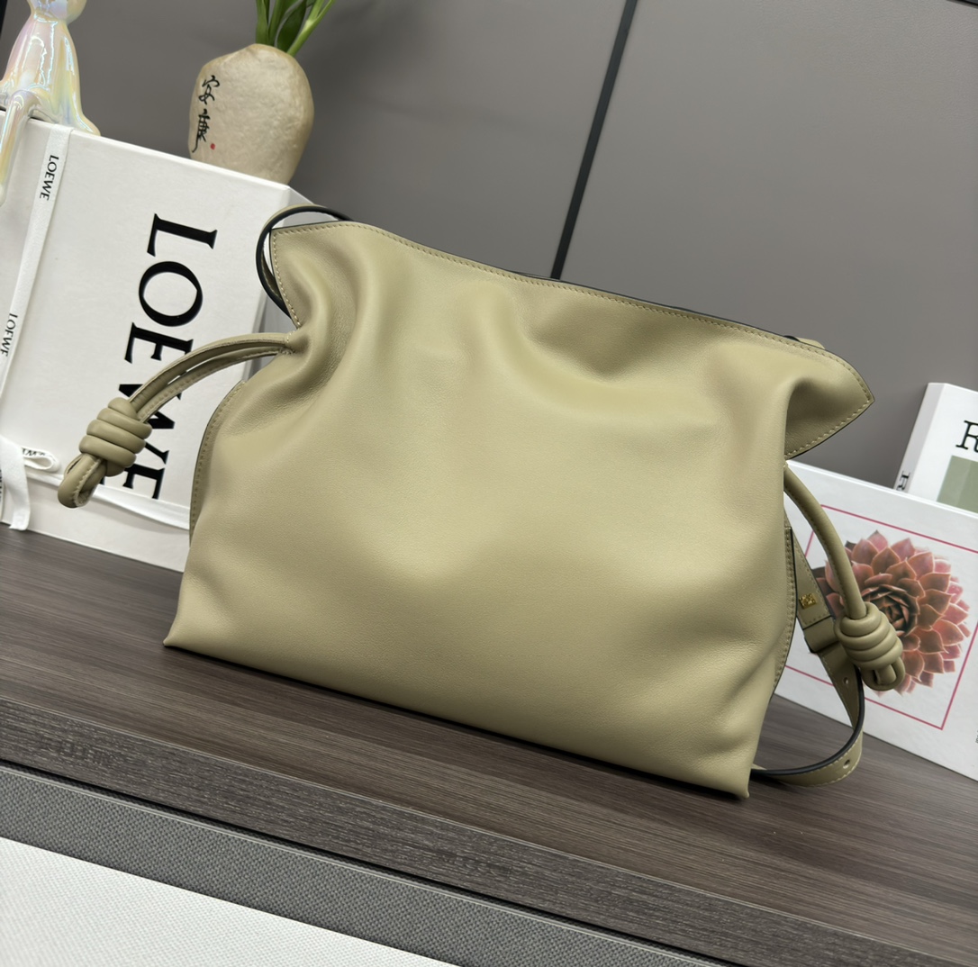 LOEWE 로에베 Flamenco 플라멩코 나파 카프스킨 숄더/클러치백 (미디엄) 가방 / 262386