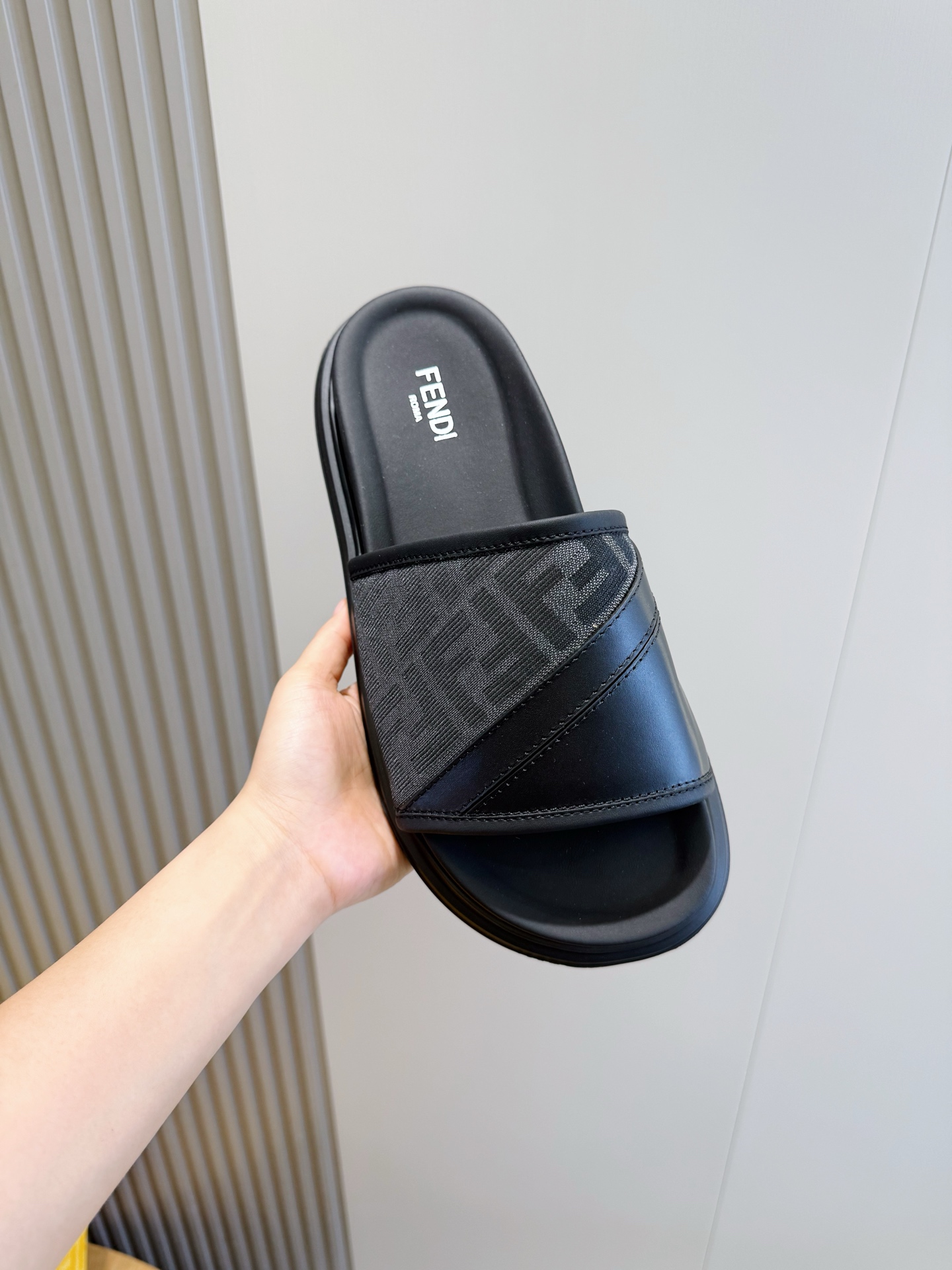[Fendi] 펜디 맨즈 컬러블록 FF 로고 러버 슬라이드 슬리퍼 신발