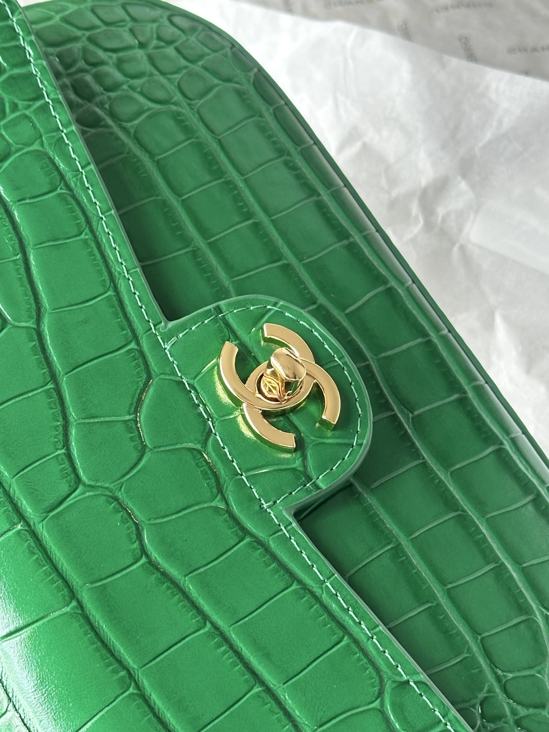 CHANEL 샤넬 26A 크로커다일 엠보스드 탑핸들 플랩백 가방 / AS6425