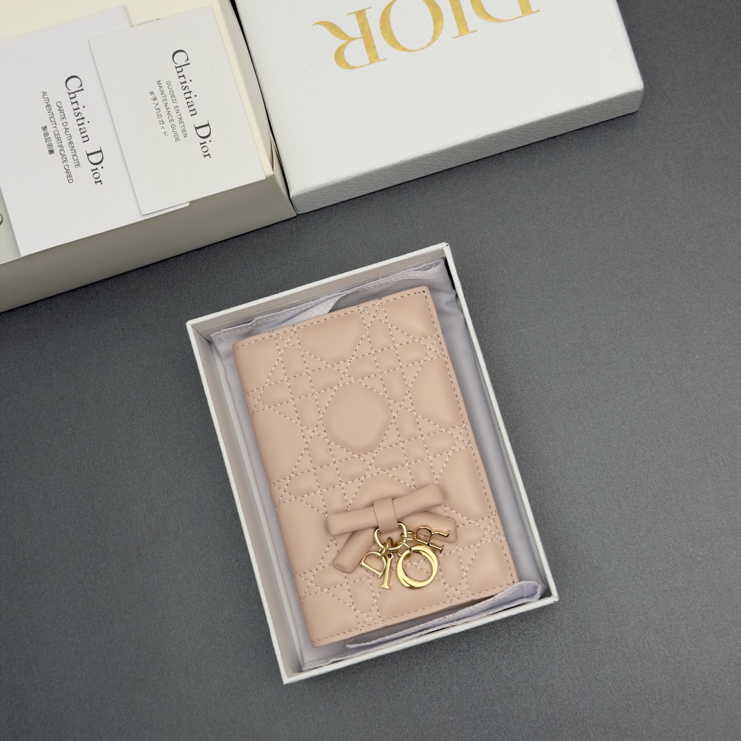 [Dior] 디올 Lady 레이디 까나쥬 램스킨 패스포트 홀더 지갑 / S2626