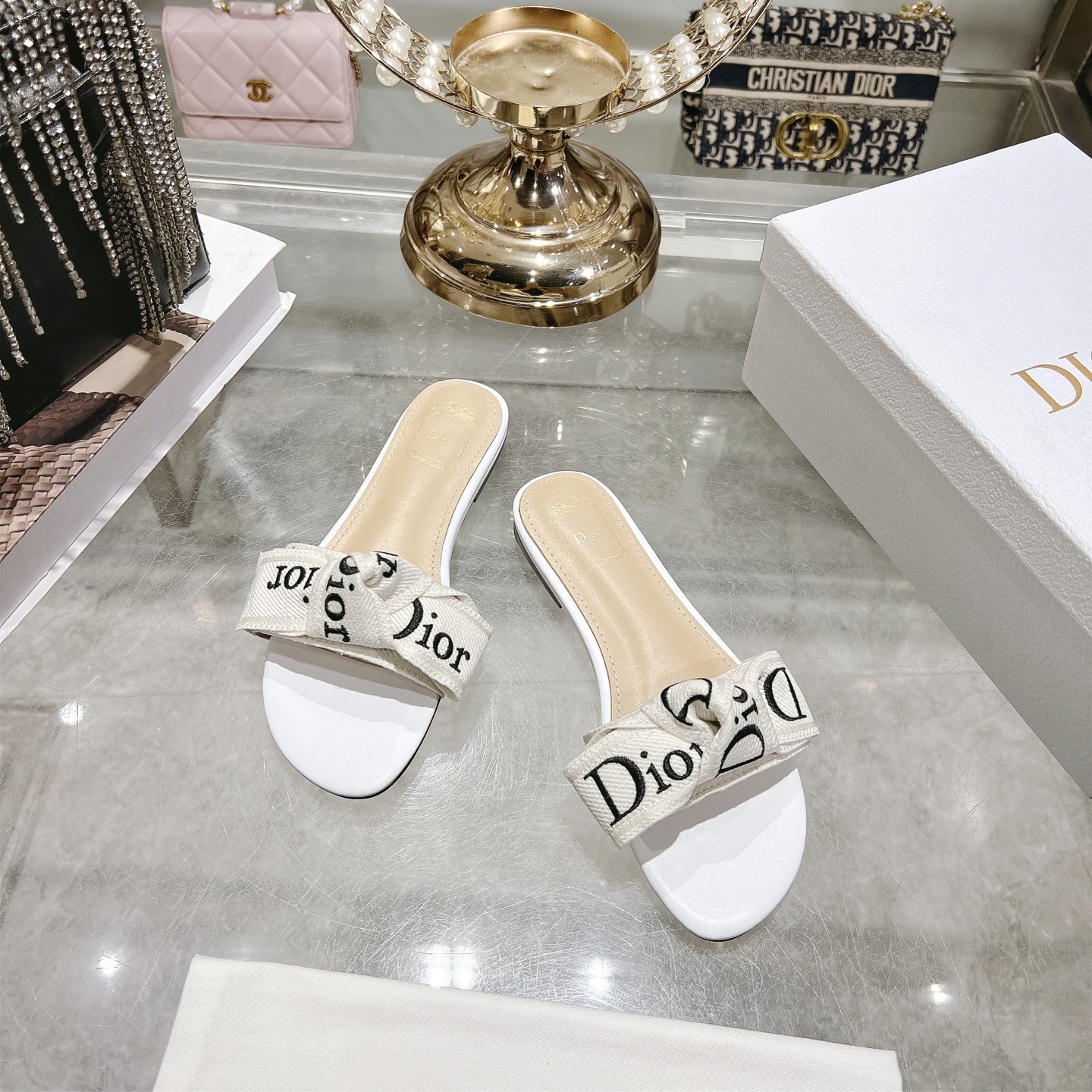 디올(DIOR) 리본 슬라이드 슬리퍼 신발