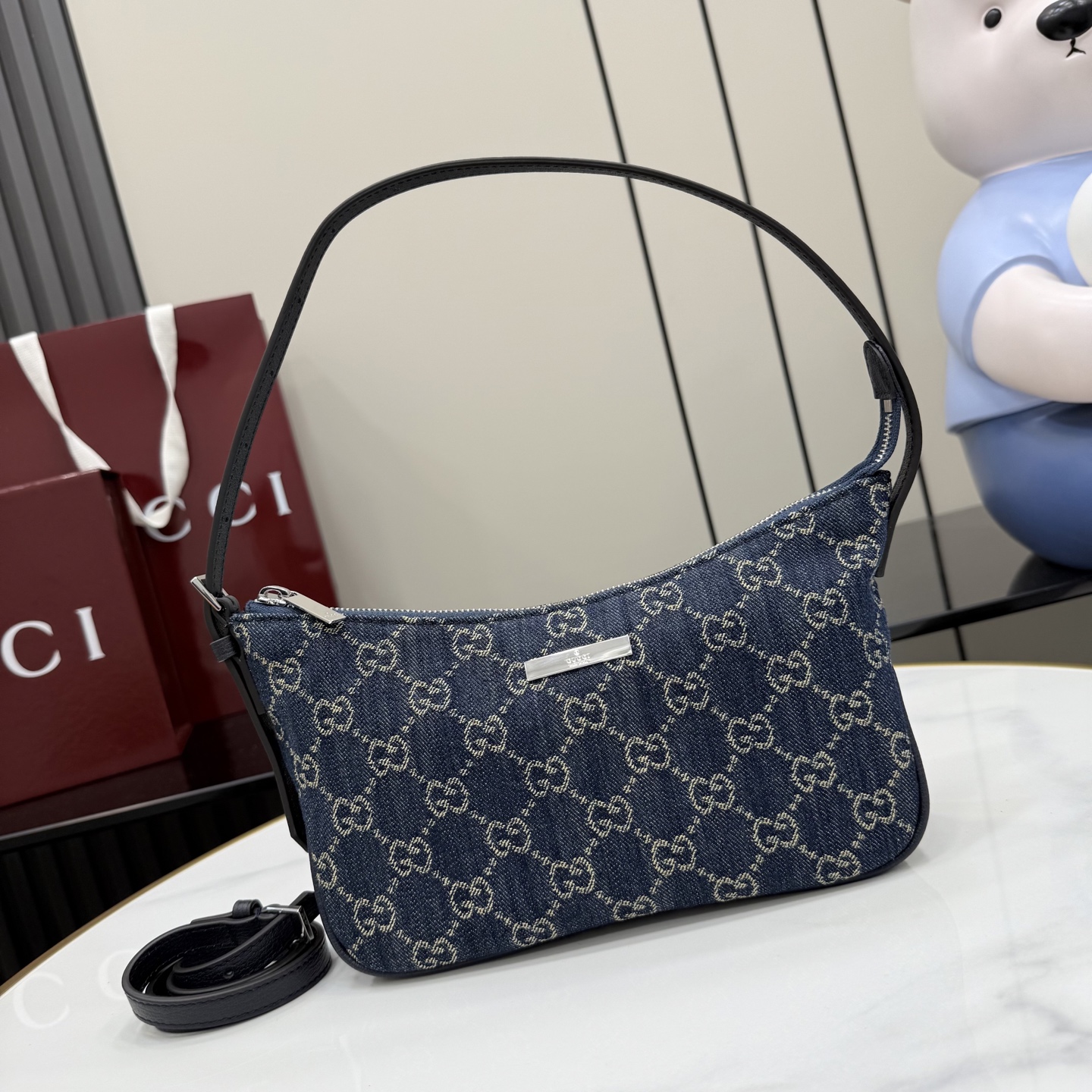 [Gucci] 구찌 (Generation) 워시드 GG 데님 호보백 가방