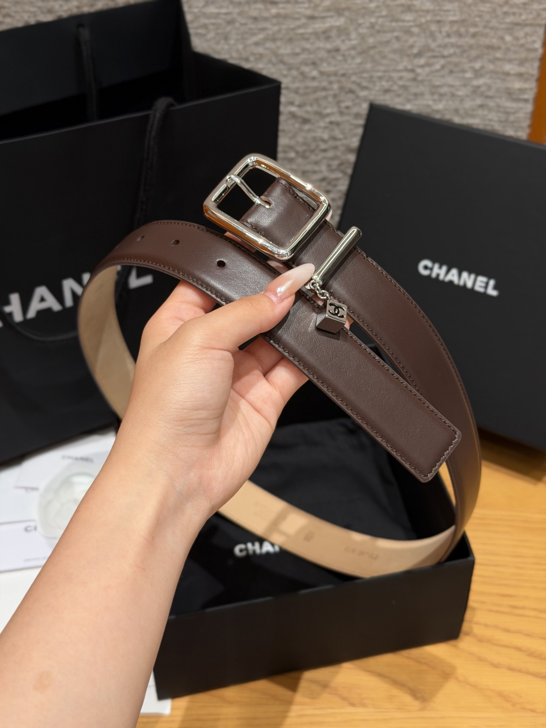 샤넬(CHANEL) 카프스킨 글로시 핀 실버 버클 벨트