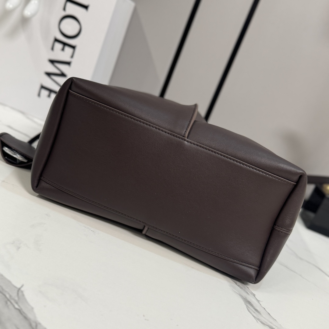LOEWE 로에베 미디움 스무스 Bilbao 빌바오 트라페즈 버킷 백 가방