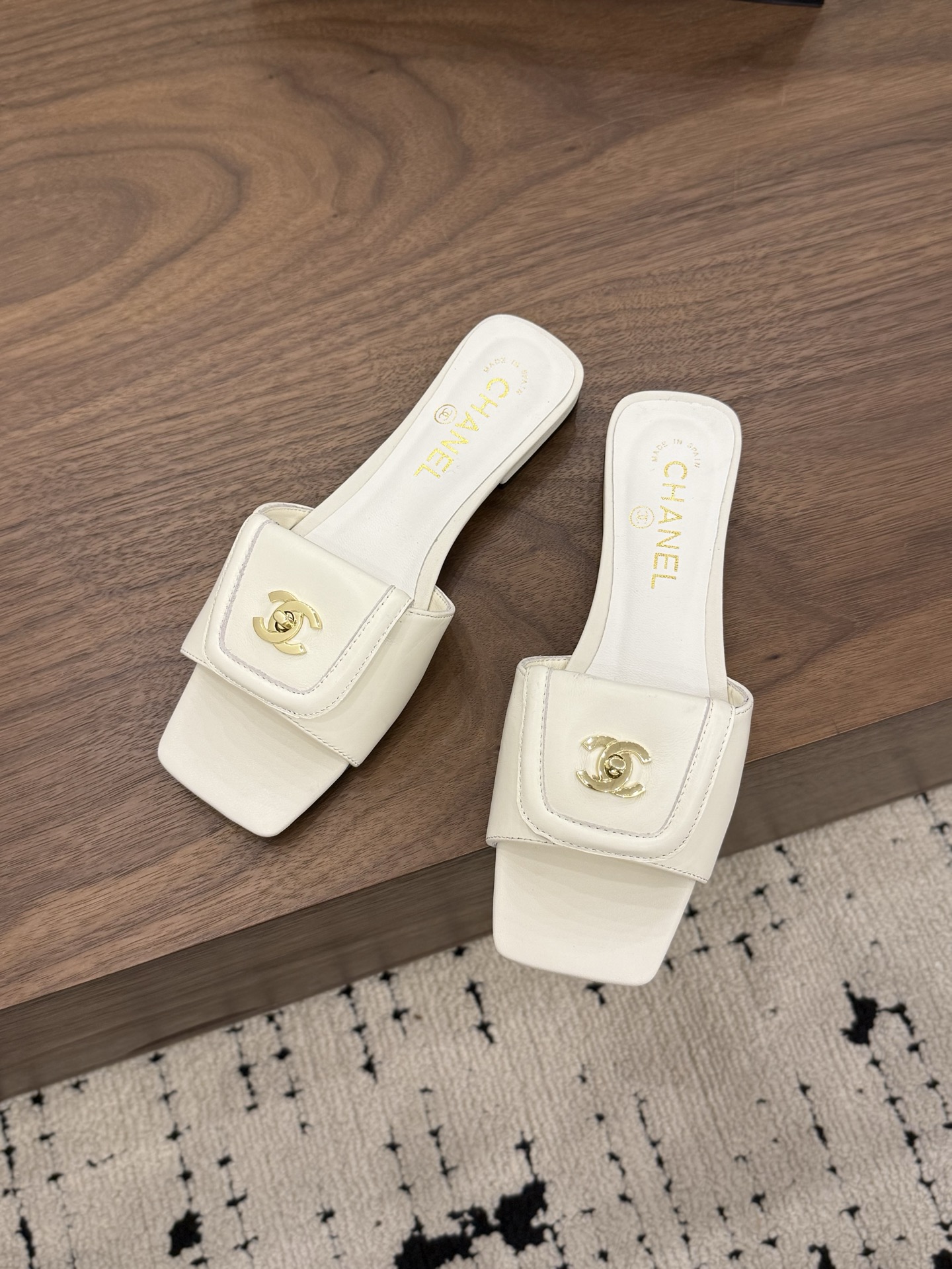 샤넬(CHANEL) 버클 스퀘어토 플랫 슬리퍼 신발