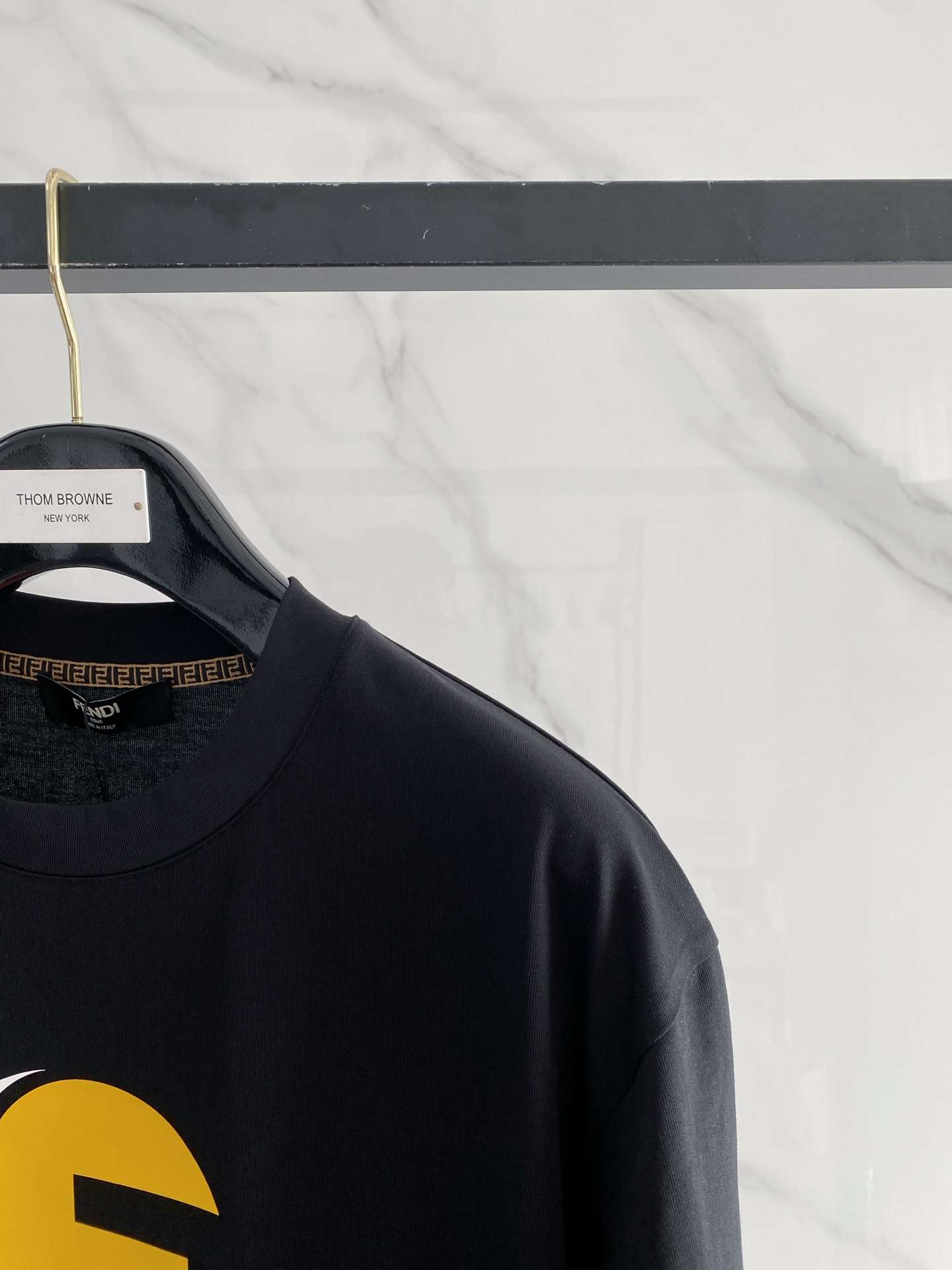 펜디(FENDI) 그래픽 프린트 반팔 티셔츠 상의 의류