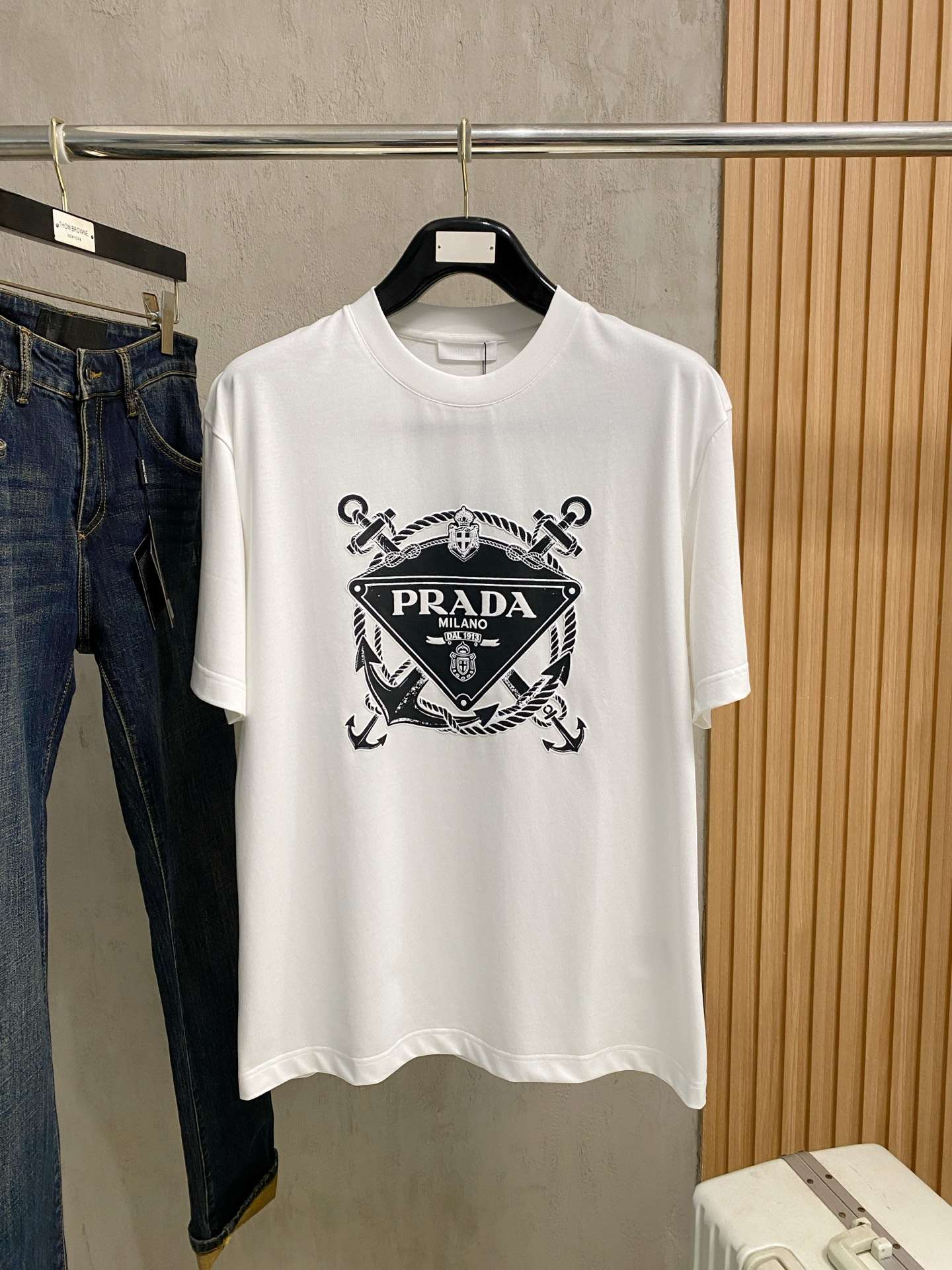 프라다(PRADA) 앵커 로프 삼각 로고 반팔 티셔츠 상의 의류