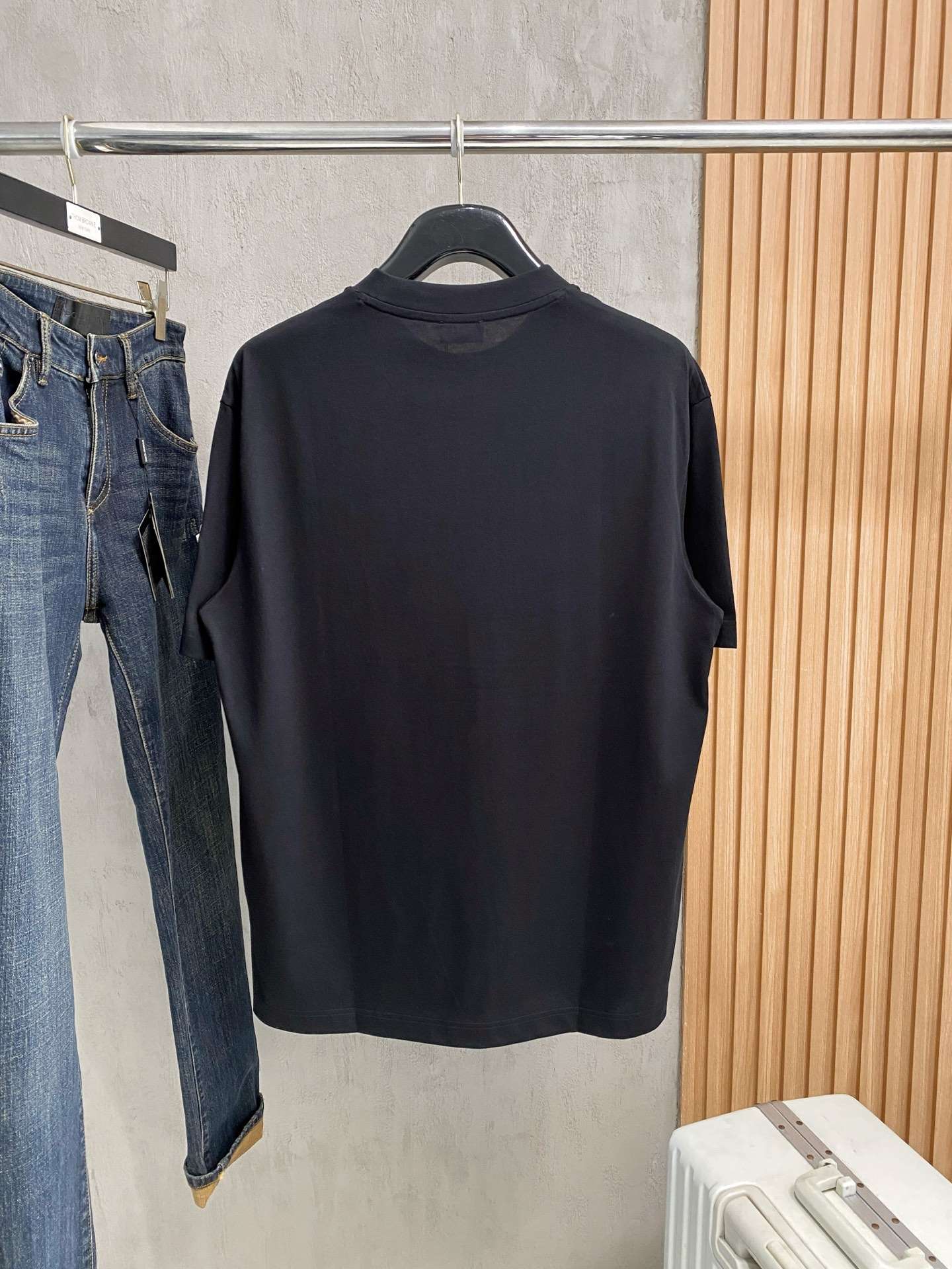 프라다(PRADA) 밀라노 로고 그래픽 프린트 반팔 티셔츠 상의 의류