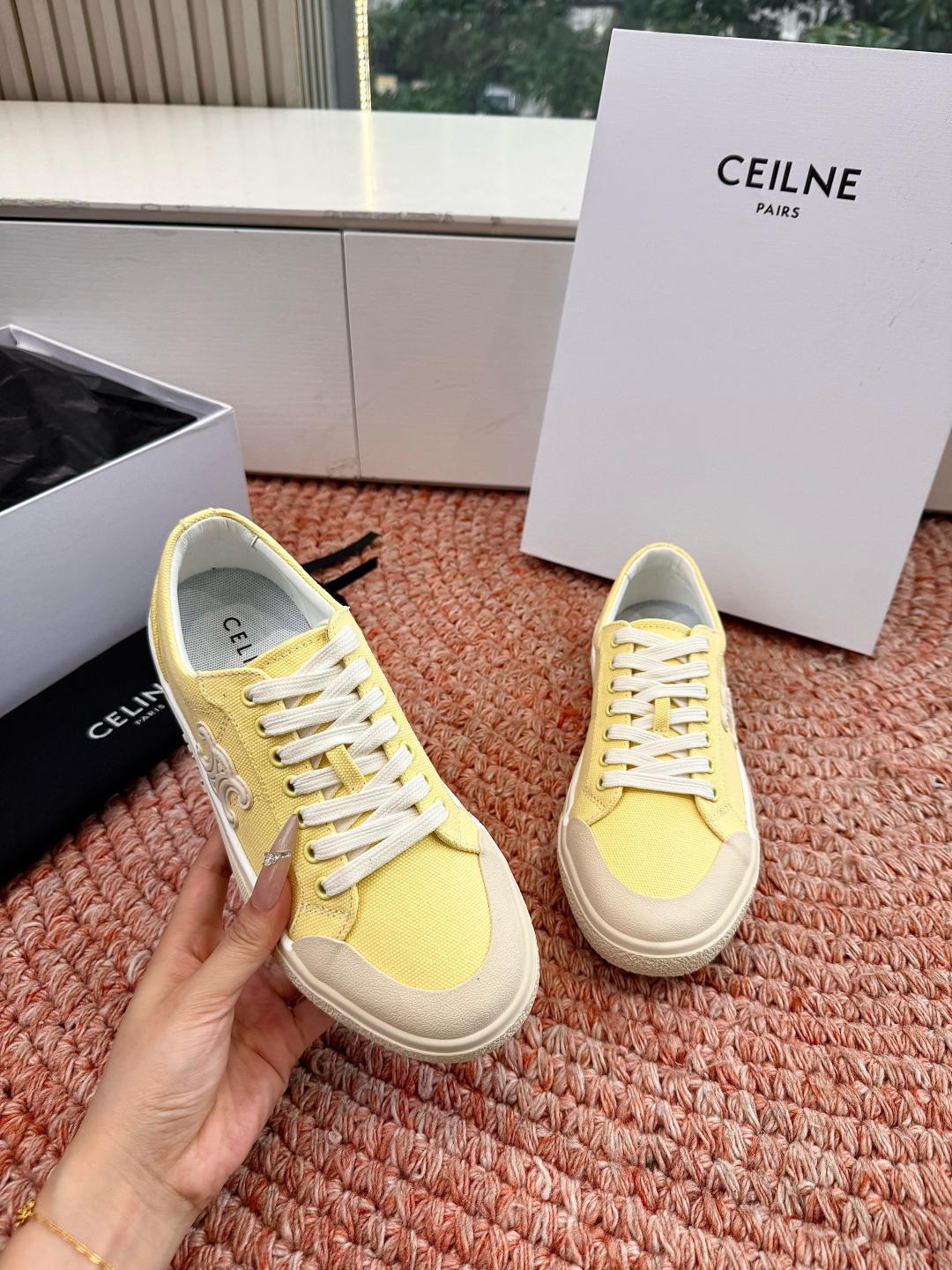 셀린느(CELINE) 트리오페 로고 스니커즈 신발