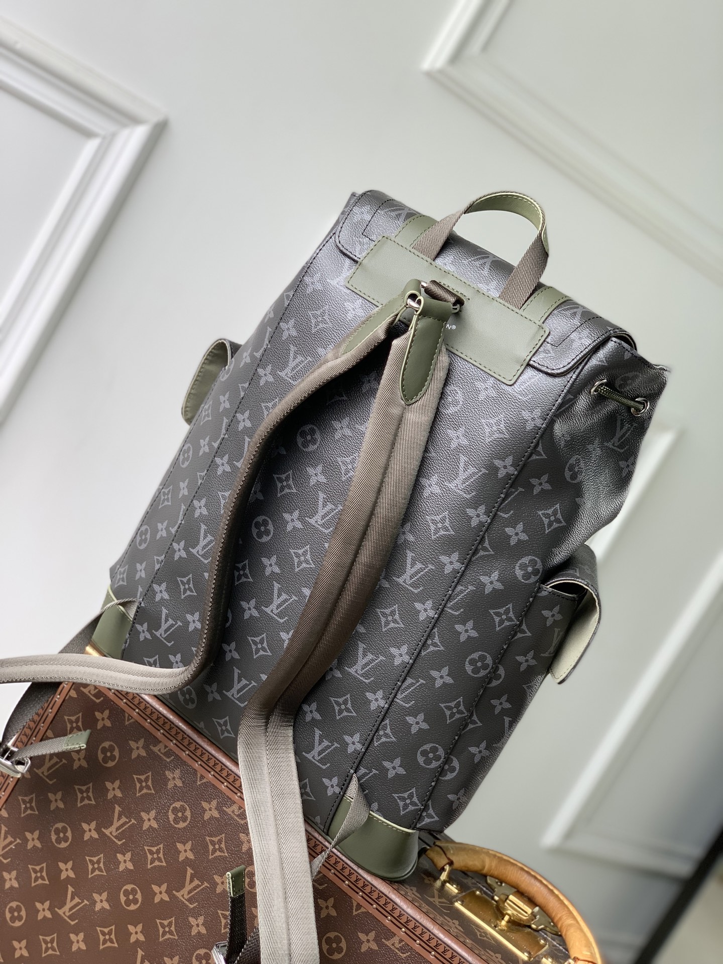 LOUIS VUITTON LV 루이비통 크리스토퍼 MM 백팩 (모노그램 이클립스 캔버스) 가방