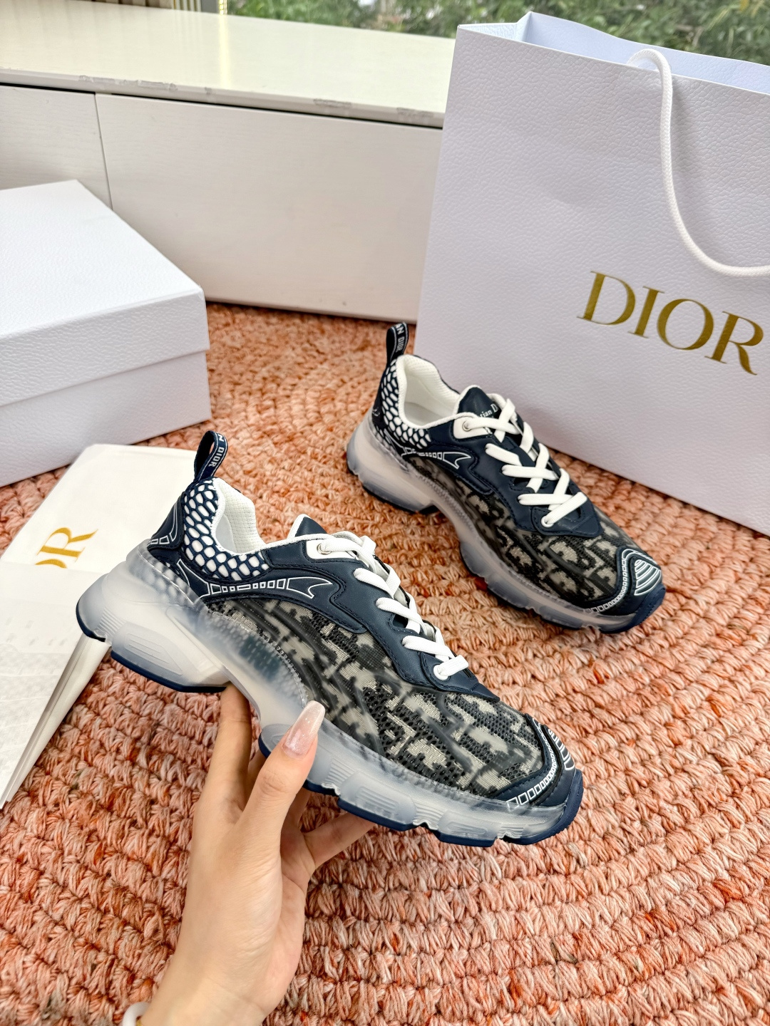 디올(DIOR) CD 로고 스니커즈 신발