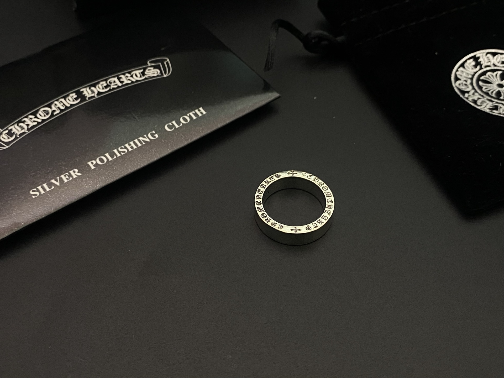 크롬하츠(CHROME HEARTS) 고딕 로고 실버 반지 악세사리