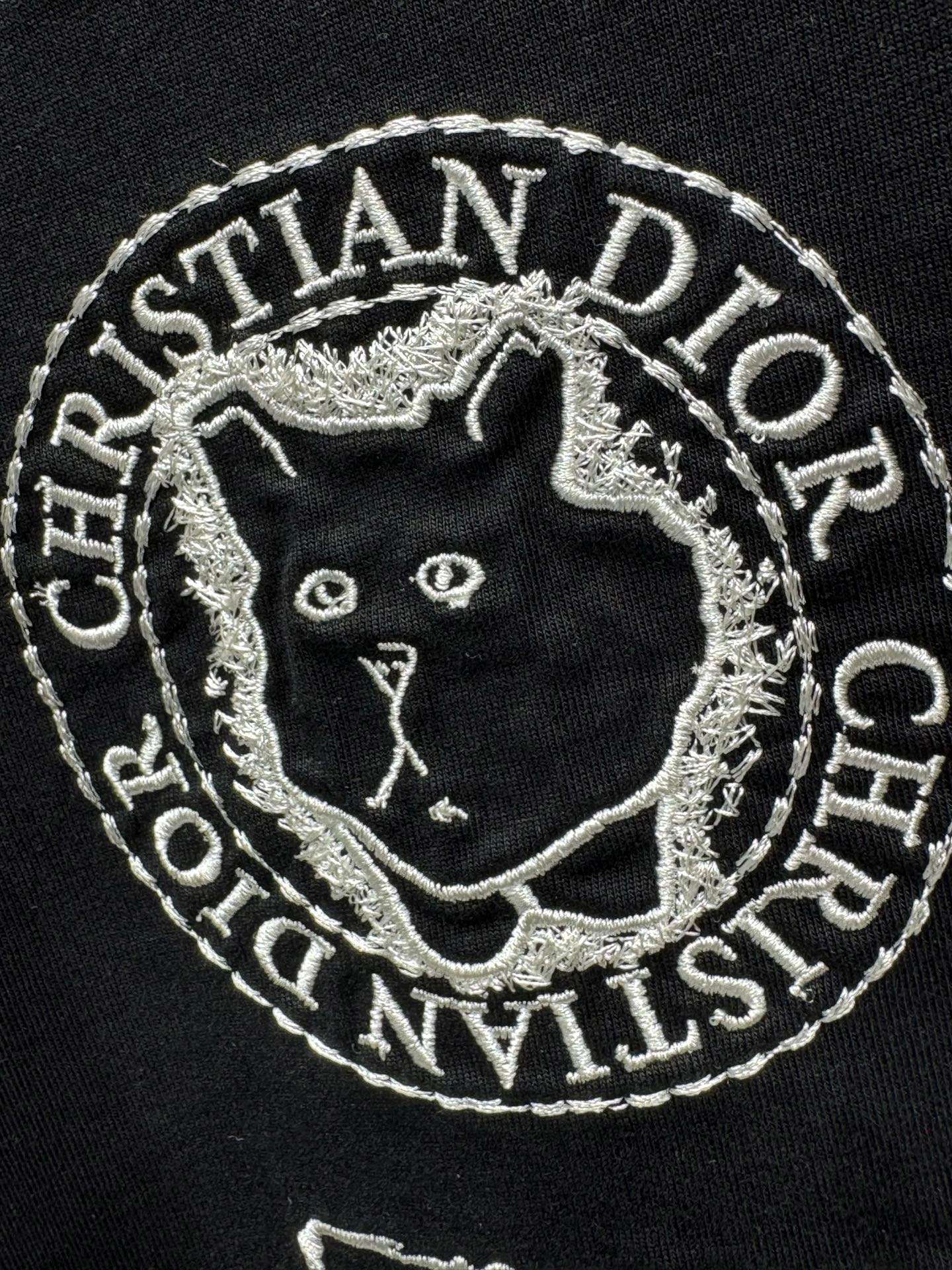디올(DIOR) 카툰 디스트로이드 반팔 티셔츠 상의 의류