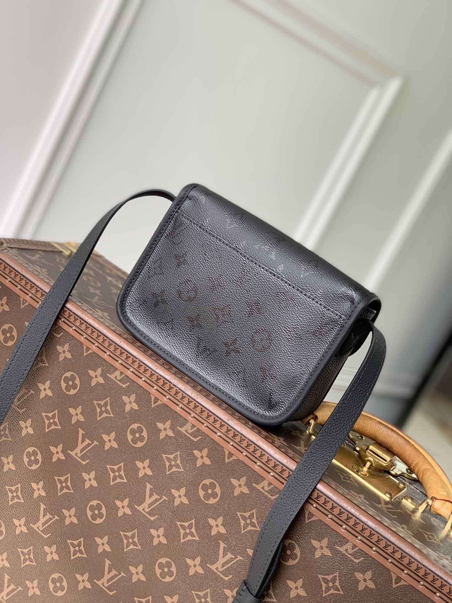 LOUIS VUITTON LV 루이비통 새첼 미니 크로스바디 백 (모노그램 미드나이트 캔버스) 가방