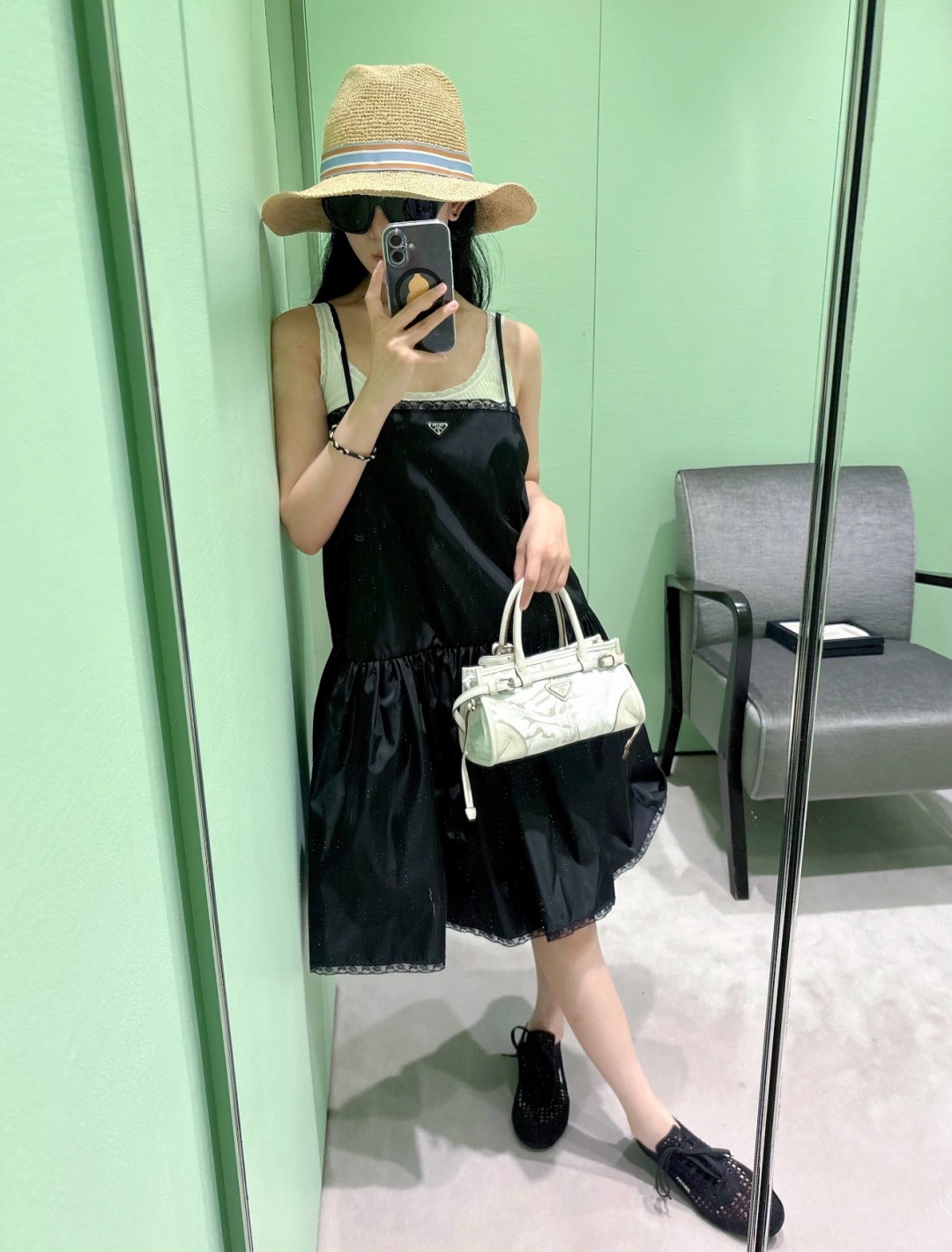 프라다(PRADA) 삼각 로고 레이스 나일론 슬립 원피스 의류