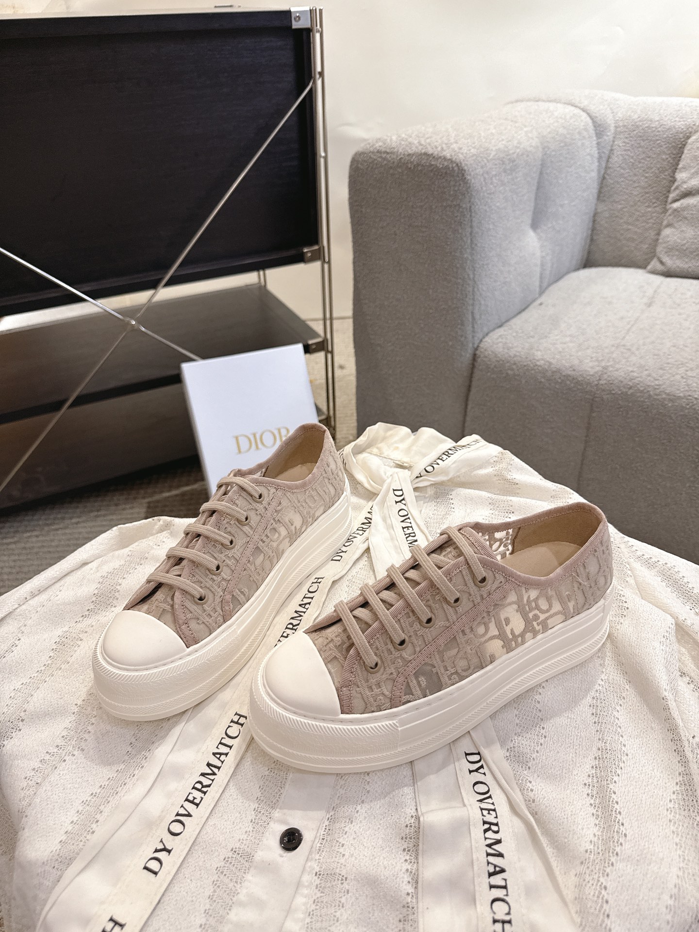 디올(DIOR) 메쉬 자수 레이스업 로우탑 스니커즈 신발