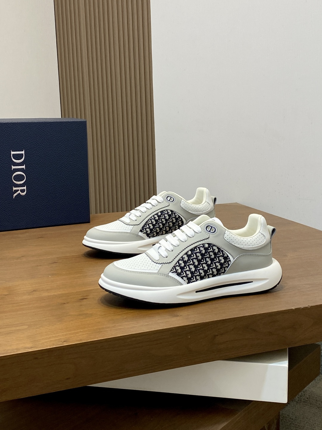 [Dior] 디올 시그니처 엠보스 & 패브릭 콤비 스니커즈 신발