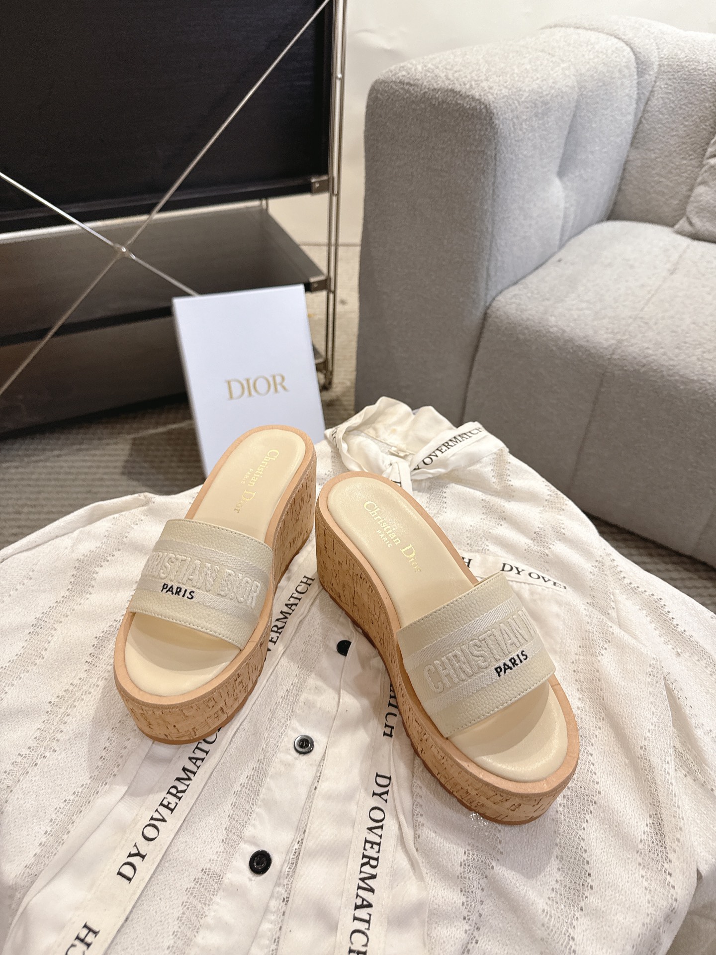디올(DIOR) 로고 자수 플랫폼 웨지 슬리퍼 신발